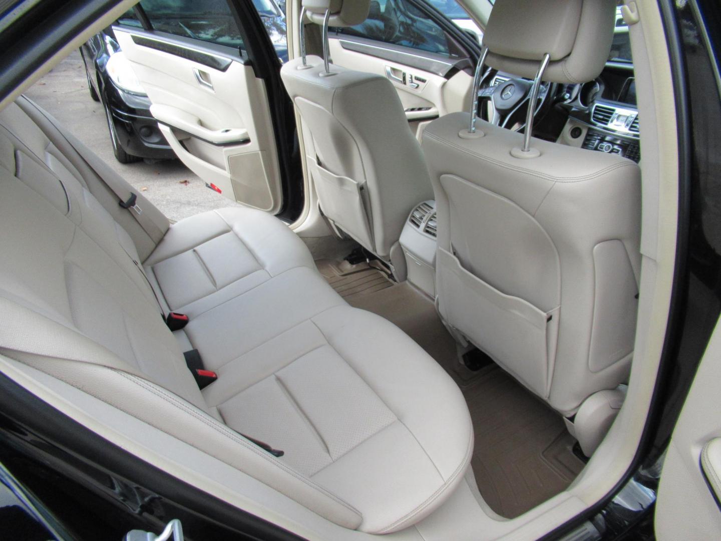 2014 Black /Gray Mercedes-Benz E-Class E350 4MATIC Sedan (WDDHF8JB4EA) with an 3.5L V6 DOHC 24V engine, 7-Speed Automatic transmission, located at 1511 North Shepherd Dr., Houston, TX, 77008, (281) 657-1221, 29.798361, -95.412560 - 2014 MERCEDES-BENZ E-CLASS E 350 SPORT 4MATIC VIN: WDDHF8JB4EA868946 W D D H F 8 J B 4 E A 8 6 8 9 4 6 SEDAN 4 DR 3.5L V6 F DOHC 24V GASOLINE ALL WHEEL DRIVE - Photo#10