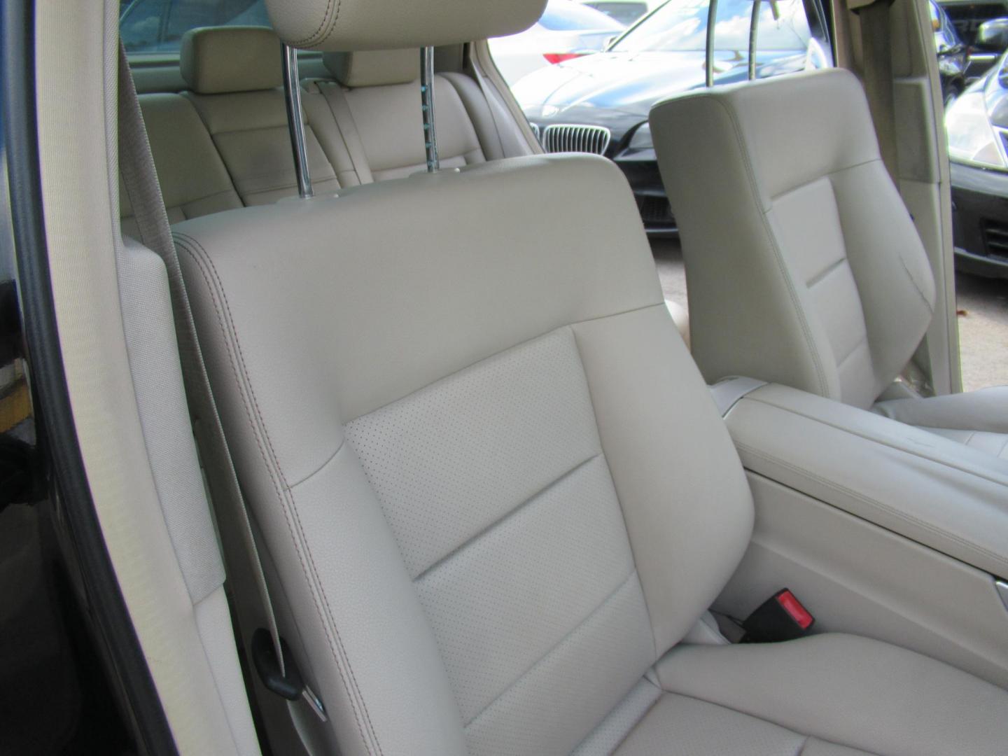 2014 Black /Gray Mercedes-Benz E-Class E350 4MATIC Sedan (WDDHF8JB4EA) with an 3.5L V6 DOHC 24V engine, 7-Speed Automatic transmission, located at 1511 North Shepherd Dr., Houston, TX, 77008, (281) 657-1221, 29.798361, -95.412560 - 2014 MERCEDES-BENZ E-CLASS E 350 SPORT 4MATIC VIN: WDDHF8JB4EA868946 W D D H F 8 J B 4 E A 8 6 8 9 4 6 SEDAN 4 DR 3.5L V6 F DOHC 24V GASOLINE ALL WHEEL DRIVE - Photo#13