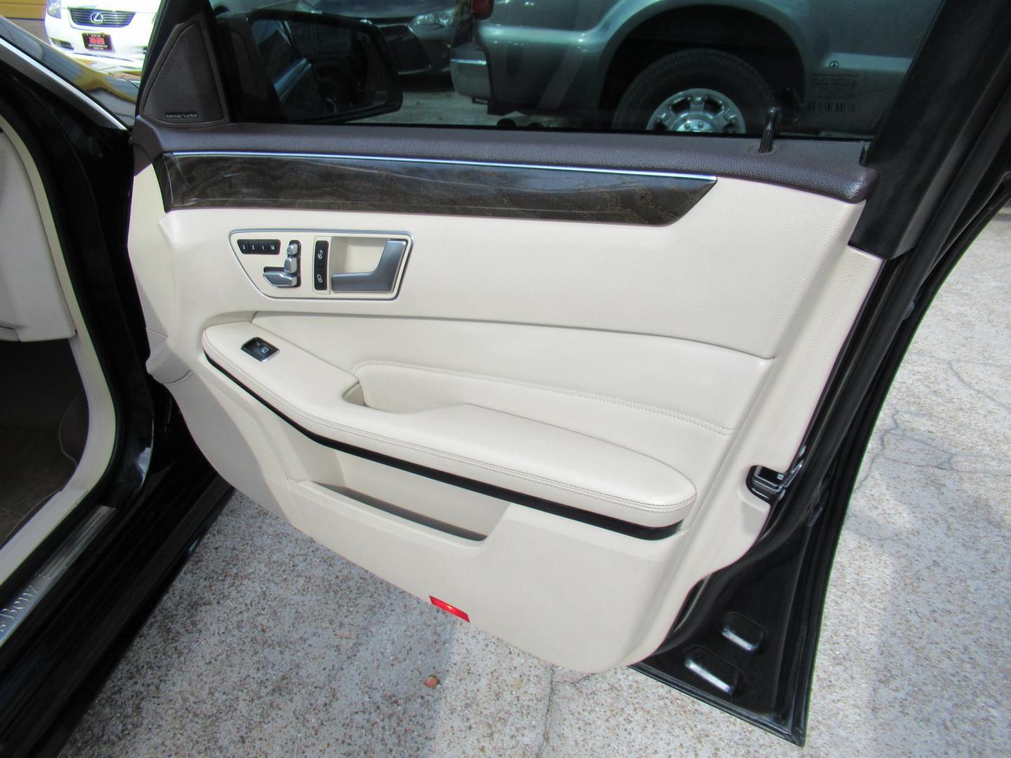 2014 Black /Gray Mercedes-Benz E-Class E350 4MATIC Sedan (WDDHF8JB4EA) with an 3.5L V6 DOHC 24V engine, 7-Speed Automatic transmission, located at 1511 North Shepherd Dr., Houston, TX, 77008, (281) 657-1221, 29.798361, -95.412560 - 2014 MERCEDES-BENZ E-CLASS E 350 SPORT 4MATIC VIN: WDDHF8JB4EA868946 W D D H F 8 J B 4 E A 8 6 8 9 4 6 SEDAN 4 DR 3.5L V6 F DOHC 24V GASOLINE ALL WHEEL DRIVE - Photo#14