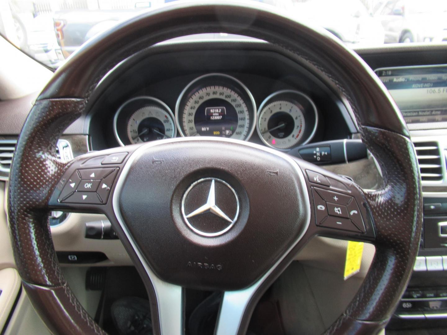 2014 Black /Gray Mercedes-Benz E-Class E350 4MATIC Sedan (WDDHF8JB4EA) with an 3.5L V6 DOHC 24V engine, 7-Speed Automatic transmission, located at 1511 North Shepherd Dr., Houston, TX, 77008, (281) 657-1221, 29.798361, -95.412560 - 2014 MERCEDES-BENZ E-CLASS E 350 SPORT 4MATIC VIN: WDDHF8JB4EA868946 W D D H F 8 J B 4 E A 8 6 8 9 4 6 SEDAN 4 DR 3.5L V6 F DOHC 24V GASOLINE ALL WHEEL DRIVE - Photo#15