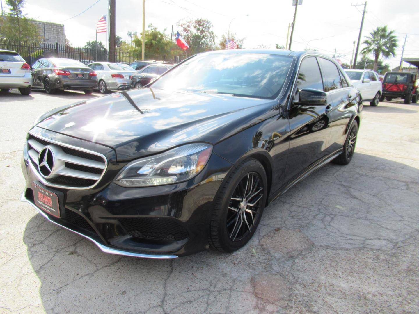 2014 Black /Gray Mercedes-Benz E-Class E350 4MATIC Sedan (WDDHF8JB4EA) with an 3.5L V6 DOHC 24V engine, 7-Speed Automatic transmission, located at 1511 North Shepherd Dr., Houston, TX, 77008, (281) 657-1221, 29.798361, -95.412560 - 2014 MERCEDES-BENZ E-CLASS E 350 SPORT 4MATIC VIN: WDDHF8JB4EA868946 W D D H F 8 J B 4 E A 8 6 8 9 4 6 SEDAN 4 DR 3.5L V6 F DOHC 24V GASOLINE ALL WHEEL DRIVE - Photo#24
