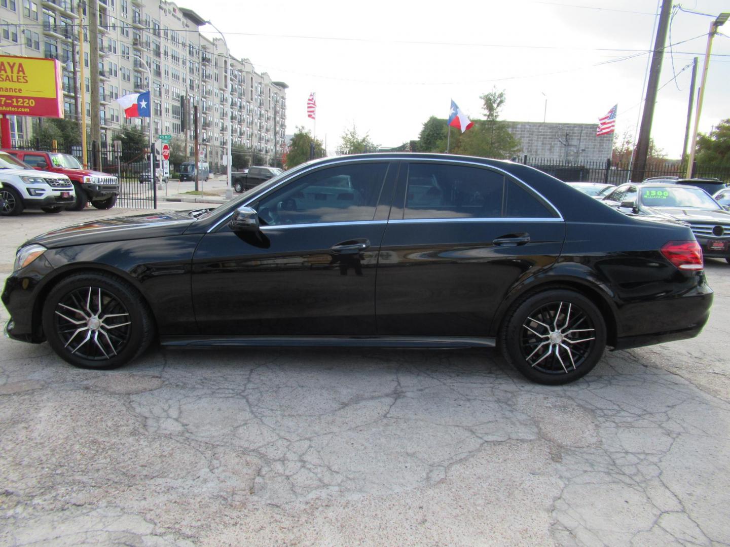 2014 Black /Gray Mercedes-Benz E-Class E350 4MATIC Sedan (WDDHF8JB4EA) with an 3.5L V6 DOHC 24V engine, 7-Speed Automatic transmission, located at 1511 North Shepherd Dr., Houston, TX, 77008, (281) 657-1221, 29.798361, -95.412560 - 2014 MERCEDES-BENZ E-CLASS E 350 SPORT 4MATIC VIN: WDDHF8JB4EA868946 W D D H F 8 J B 4 E A 8 6 8 9 4 6 SEDAN 4 DR 3.5L V6 F DOHC 24V GASOLINE ALL WHEEL DRIVE - Photo#25