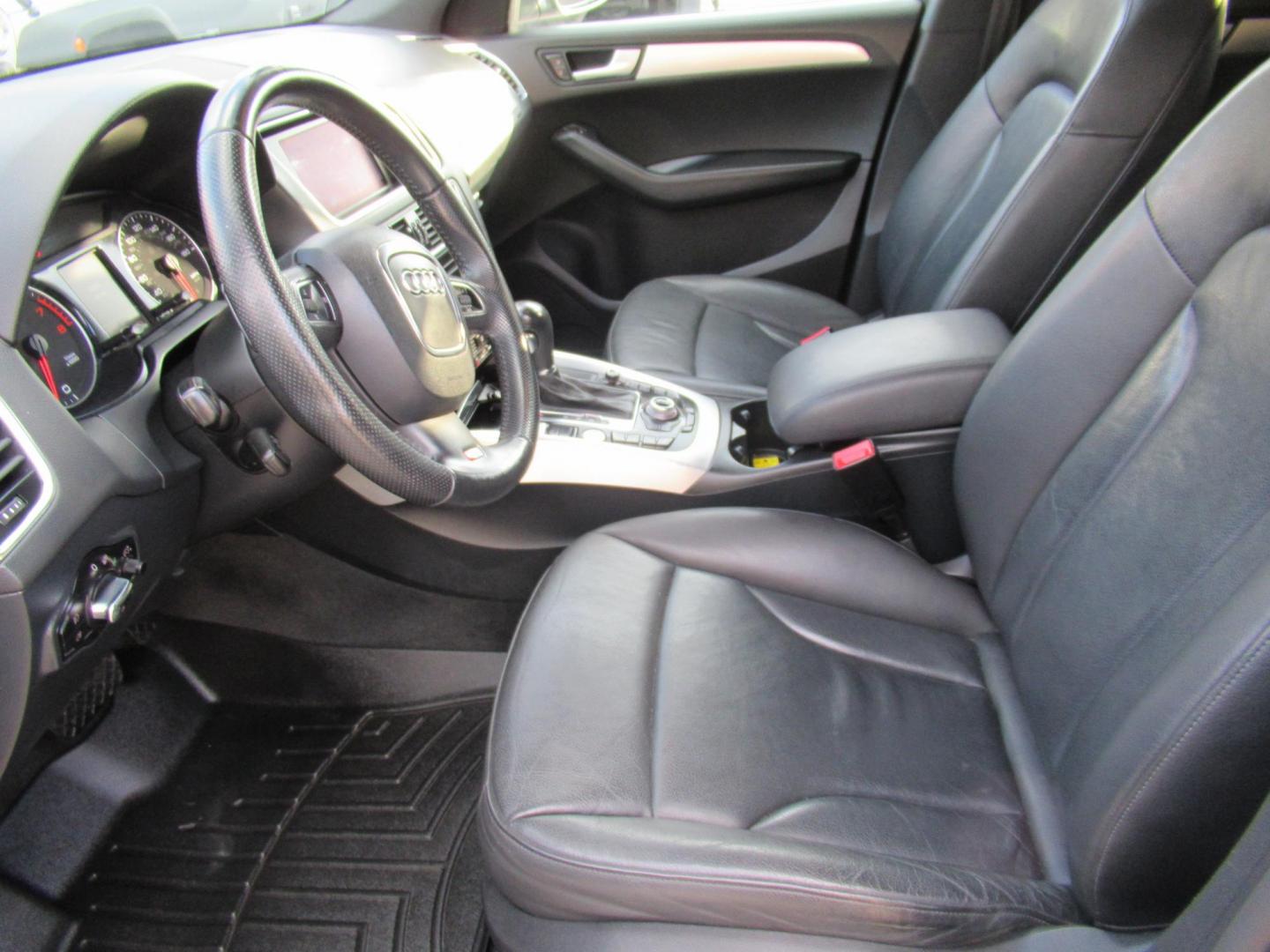 2012 Gray /Black Audi Q5 3.2 quattro Premium (WA1DKAFP8CA) with an 3.2L V6 DOHC 24V engine, 6-Speed Automatic transmission, located at 1511 North Shepherd Dr., Houston, TX, 77008, (281) 657-1221, 29.798361, -95.412560 - 2012 AUDI Q5 3.2 QUATTRO PREMIUM PLUS VIN: WA1DKAFP8CA121387 W A 1 D K A F P 8 C A 1 2 1 3 8 7 4 DOOR WAGON/SPORT UTILITY 3.2L V6 F DOHC 24V GASOLINE ALL WHEEL DRIVE - Photo#3