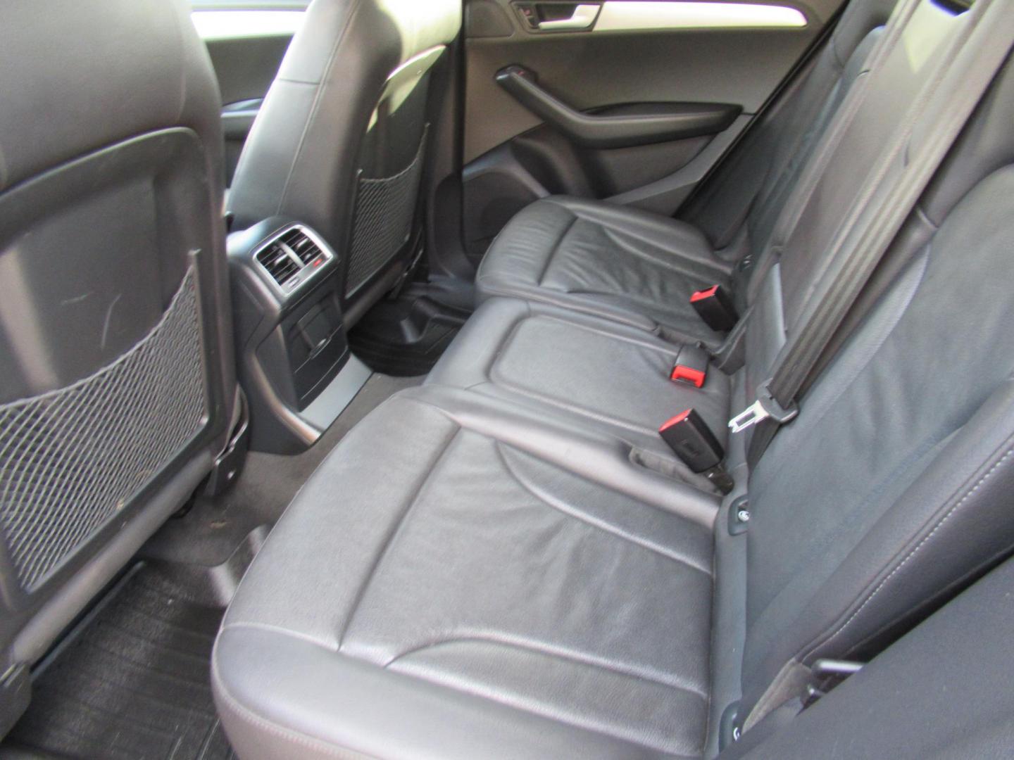 2012 Gray /Black Audi Q5 3.2 quattro Premium (WA1DKAFP8CA) with an 3.2L V6 DOHC 24V engine, 6-Speed Automatic transmission, located at 1511 North Shepherd Dr., Houston, TX, 77008, (281) 657-1221, 29.798361, -95.412560 - 2012 AUDI Q5 3.2 QUATTRO PREMIUM PLUS VIN: WA1DKAFP8CA121387 W A 1 D K A F P 8 C A 1 2 1 3 8 7 4 DOOR WAGON/SPORT UTILITY 3.2L V6 F DOHC 24V GASOLINE ALL WHEEL DRIVE - Photo#1