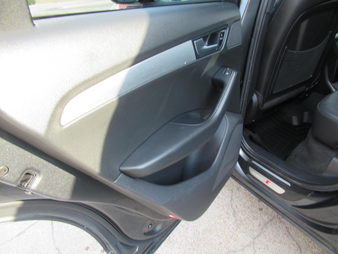 2012 Gray /Black Audi Q5 3.2 quattro Premium (WA1DKAFP8CA) with an 3.2L V6 DOHC 24V engine, 6-Speed Automatic transmission, located at 1511 North Shepherd Dr., Houston, TX, 77008, (281) 657-1221, 29.798361, -95.412560 - 2012 AUDI Q5 3.2 QUATTRO PREMIUM PLUS VIN: WA1DKAFP8CA121387 W A 1 D K A F P 8 C A 1 2 1 3 8 7 4 DOOR WAGON/SPORT UTILITY 3.2L V6 F DOHC 24V GASOLINE ALL WHEEL DRIVE - Photo#2