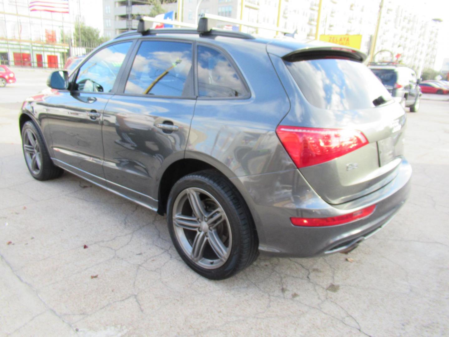2012 Gray /Black Audi Q5 3.2 quattro Premium (WA1DKAFP8CA) with an 3.2L V6 DOHC 24V engine, 6-Speed Automatic transmission, located at 1511 North Shepherd Dr., Houston, TX, 77008, (281) 657-1221, 29.798361, -95.412560 - 2012 AUDI Q5 3.2 QUATTRO PREMIUM PLUS VIN: WA1DKAFP8CA121387 W A 1 D K A F P 8 C A 1 2 1 3 8 7 4 DOOR WAGON/SPORT UTILITY 3.2L V6 F DOHC 24V GASOLINE ALL WHEEL DRIVE - Photo#16