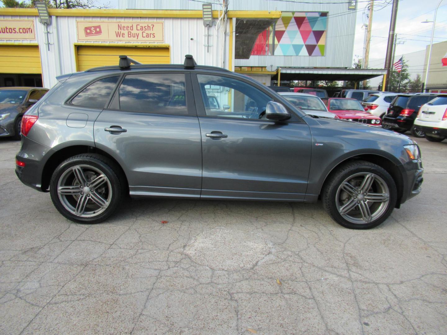 2012 Gray /Black Audi Q5 3.2 quattro Premium (WA1DKAFP8CA) with an 3.2L V6 DOHC 24V engine, 6-Speed Automatic transmission, located at 1511 North Shepherd Dr., Houston, TX, 77008, (281) 657-1221, 29.798361, -95.412560 - 2012 AUDI Q5 3.2 QUATTRO PREMIUM PLUS VIN: WA1DKAFP8CA121387 W A 1 D K A F P 8 C A 1 2 1 3 8 7 4 DOOR WAGON/SPORT UTILITY 3.2L V6 F DOHC 24V GASOLINE ALL WHEEL DRIVE - Photo#18
