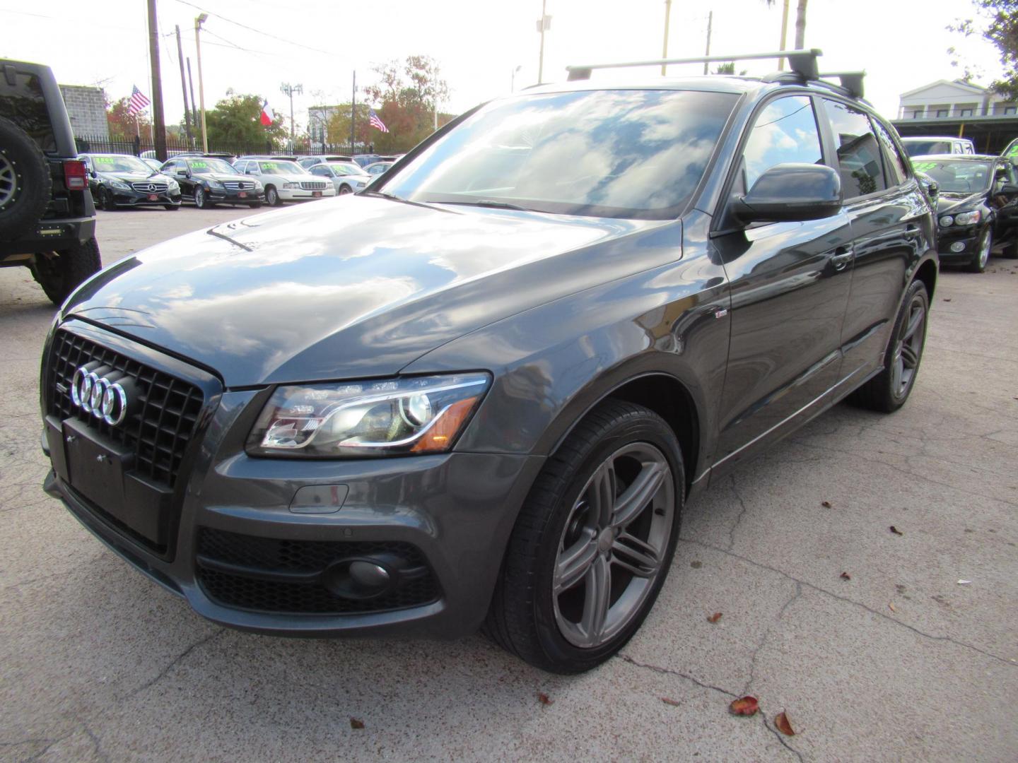 2012 Gray /Black Audi Q5 3.2 quattro Premium (WA1DKAFP8CA) with an 3.2L V6 DOHC 24V engine, 6-Speed Automatic transmission, located at 1511 North Shepherd Dr., Houston, TX, 77008, (281) 657-1221, 29.798361, -95.412560 - 2012 AUDI Q5 3.2 QUATTRO PREMIUM PLUS VIN: WA1DKAFP8CA121387 W A 1 D K A F P 8 C A 1 2 1 3 8 7 4 DOOR WAGON/SPORT UTILITY 3.2L V6 F DOHC 24V GASOLINE ALL WHEEL DRIVE - Photo#23