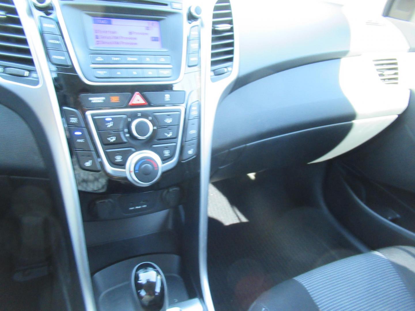 2013 Silver /Black Hyundai Elantra GT A/T (KMHD35LE8DU) with an 1.8L L4 16V DOHC engine, 6-Speed Automatic transmission, located at 1511 North Shepherd Dr., Houston, TX, 77008, (281) 657-1221, 29.798361, -95.412560 - 2013 HYUNDAI ELANTRA GT VIN: KMHD35LE8DU131541 K M H D 3 5 L E 8 D U 1 3 1 5 4 1 HATCHBACK 4 DR 1.8L I4 F DOHC 16V GASOLINE FRONT WHEEL DRIVE - Photo#3