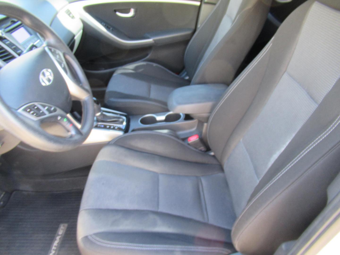 2013 Silver /Black Hyundai Elantra GT A/T (KMHD35LE8DU) with an 1.8L L4 16V DOHC engine, 6-Speed Automatic transmission, located at 1511 North Shepherd Dr., Houston, TX, 77008, (281) 657-1221, 29.798361, -95.412560 - 2013 HYUNDAI ELANTRA GT VIN: KMHD35LE8DU131541 K M H D 3 5 L E 8 D U 1 3 1 5 4 1 HATCHBACK 4 DR 1.8L I4 F DOHC 16V GASOLINE FRONT WHEEL DRIVE - Photo#4