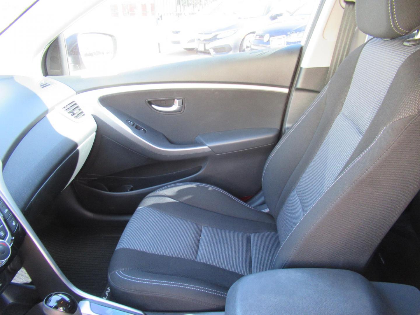 2013 Silver /Black Hyundai Elantra GT A/T (KMHD35LE8DU) with an 1.8L L4 16V DOHC engine, 6-Speed Automatic transmission, located at 1511 North Shepherd Dr., Houston, TX, 77008, (281) 657-1221, 29.798361, -95.412560 - 2013 HYUNDAI ELANTRA GT VIN: KMHD35LE8DU131541 K M H D 3 5 L E 8 D U 1 3 1 5 4 1 HATCHBACK 4 DR 1.8L I4 F DOHC 16V GASOLINE FRONT WHEEL DRIVE - Photo#5