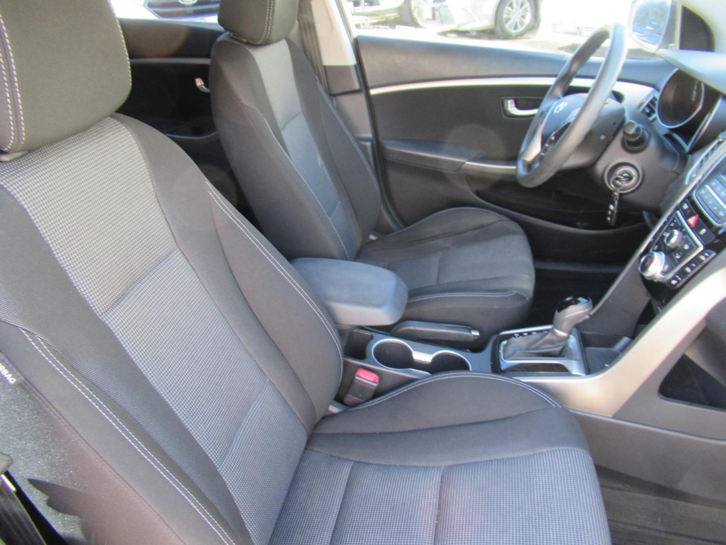 2013 Silver /Black Hyundai Elantra GT A/T (KMHD35LE8DU) with an 1.8L L4 16V DOHC engine, 6-Speed Automatic transmission, located at 1511 North Shepherd Dr., Houston, TX, 77008, (281) 657-1221, 29.798361, -95.412560 - 2013 HYUNDAI ELANTRA GT VIN: KMHD35LE8DU131541 K M H D 3 5 L E 8 D U 1 3 1 5 4 1 HATCHBACK 4 DR 1.8L I4 F DOHC 16V GASOLINE FRONT WHEEL DRIVE - Photo#14