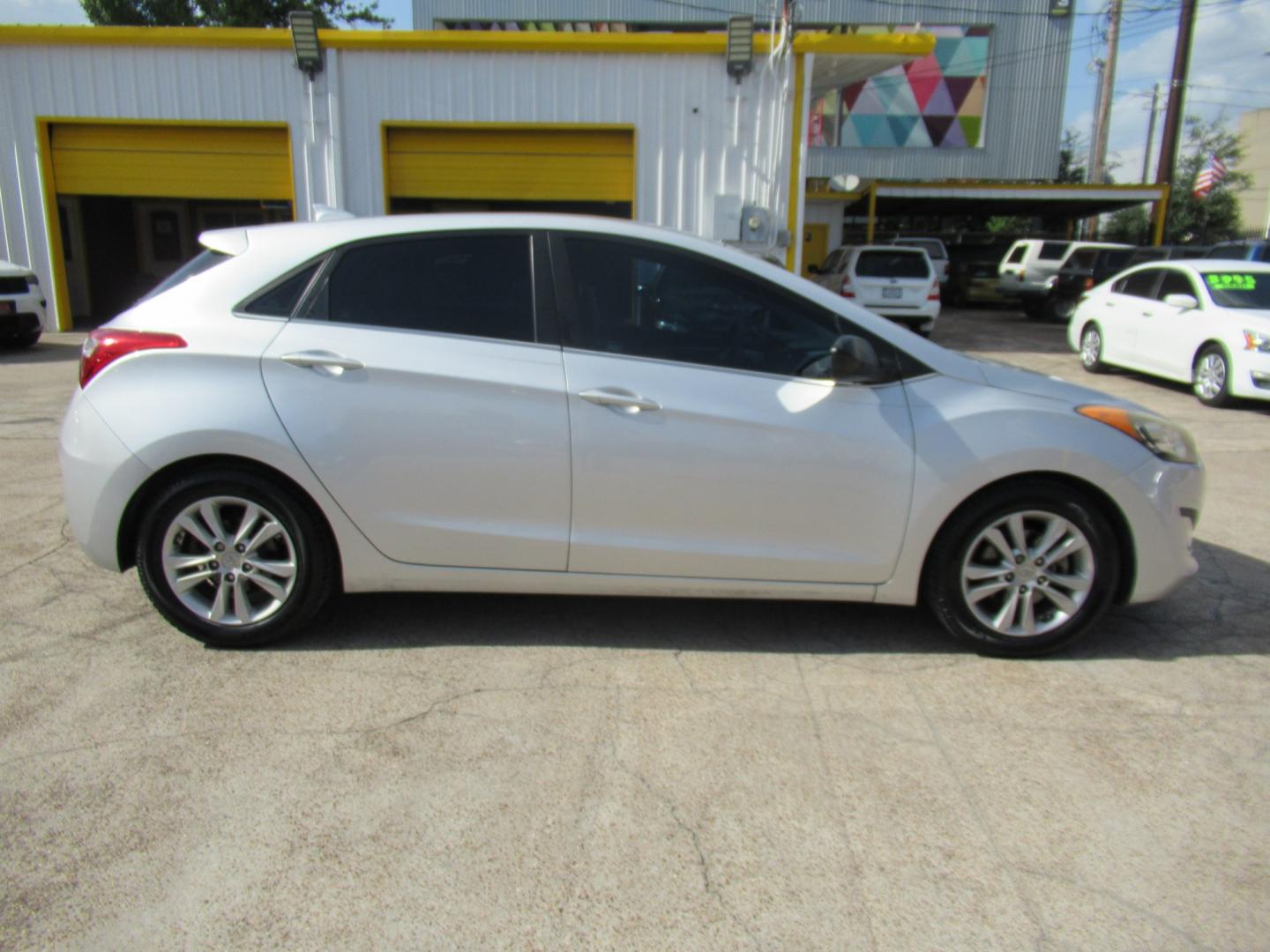 2013 Silver /Black Hyundai Elantra GT A/T (KMHD35LE8DU) with an 1.8L L4 16V DOHC engine, 6-Speed Automatic transmission, located at 1511 North Shepherd Dr., Houston, TX, 77008, (281) 657-1221, 29.798361, -95.412560 - 2013 HYUNDAI ELANTRA GT VIN: KMHD35LE8DU131541 K M H D 3 5 L E 8 D U 1 3 1 5 4 1 HATCHBACK 4 DR 1.8L I4 F DOHC 16V GASOLINE FRONT WHEEL DRIVE- Photo#28