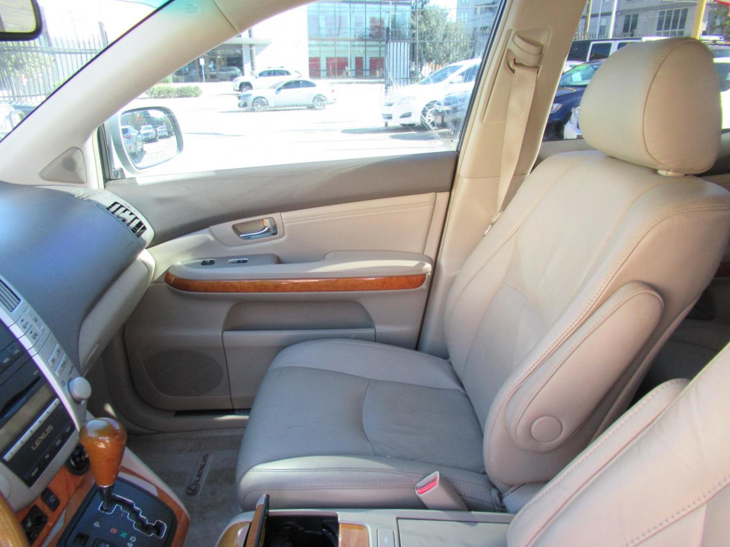 2009 Gold /Tan Lexus RX 350 FWD (2T2GK31U79C) with an 3.5L V6 DOHC 24V engine, 5-Speed Automatic Overdrive transmission, located at 1511 North Shepherd Dr., Houston, TX, 77008, (281) 657-1221, 29.798361, -95.412560 - 2009 LEXUS RX 350 VIN: 2T2GK31U79C066748 2 T 2 G K 3 1 U 7 9 C 0 6 6 7 4 8 4 DOOR WAGON/SPORT UTILITY 3.5L V6 F DOHC 24V GASOLINE FRONT WHEEL DRIVE - Photo#1