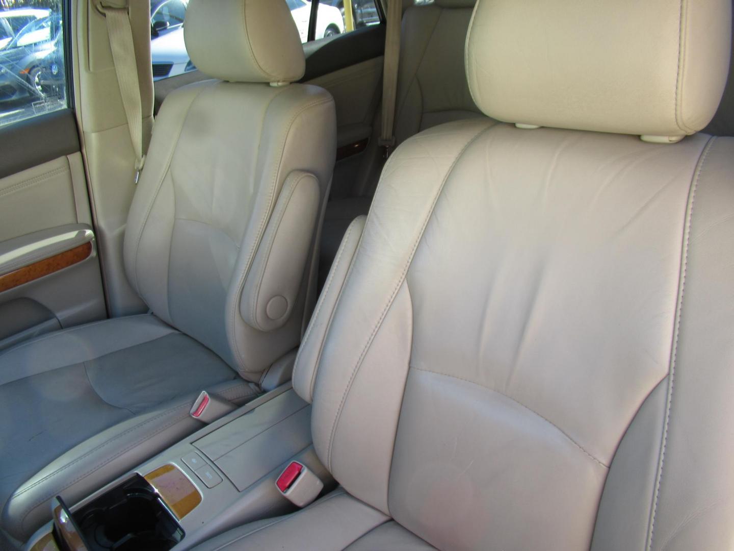 2009 Gold /Tan Lexus RX 350 FWD (2T2GK31U79C) with an 3.5L V6 DOHC 24V engine, 5-Speed Automatic Overdrive transmission, located at 1511 North Shepherd Dr., Houston, TX, 77008, (281) 657-1221, 29.798361, -95.412560 - 2009 LEXUS RX 350 VIN: 2T2GK31U79C066748 2 T 2 G K 3 1 U 7 9 C 0 6 6 7 4 8 4 DOOR WAGON/SPORT UTILITY 3.5L V6 F DOHC 24V GASOLINE FRONT WHEEL DRIVE - Photo#8