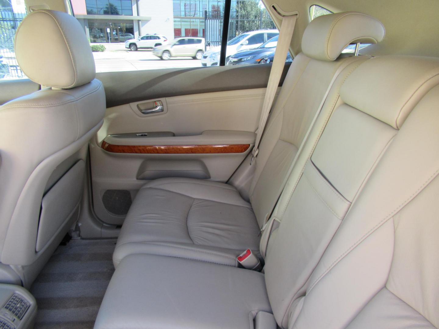 2009 Gold /Tan Lexus RX 350 FWD (2T2GK31U79C) with an 3.5L V6 DOHC 24V engine, 5-Speed Automatic Overdrive transmission, located at 1511 North Shepherd Dr., Houston, TX, 77008, (281) 657-1221, 29.798361, -95.412560 - 2009 LEXUS RX 350 VIN: 2T2GK31U79C066748 2 T 2 G K 3 1 U 7 9 C 0 6 6 7 4 8 4 DOOR WAGON/SPORT UTILITY 3.5L V6 F DOHC 24V GASOLINE FRONT WHEEL DRIVE - Photo#10