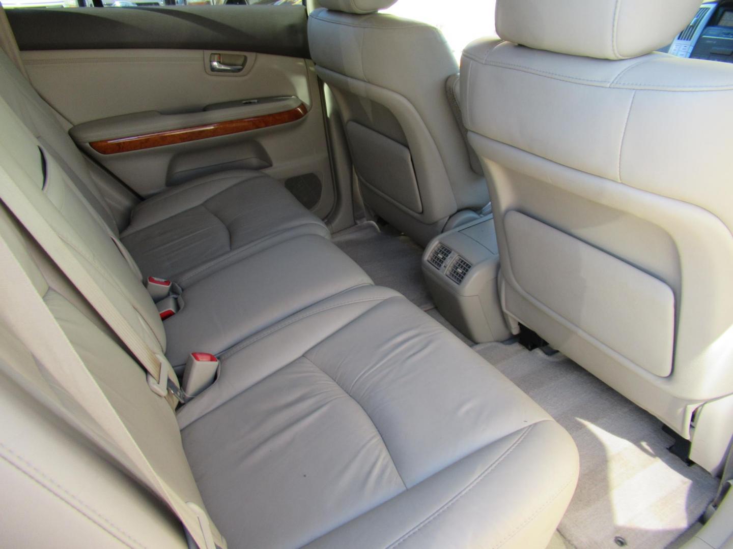 2009 Gold /Tan Lexus RX 350 FWD (2T2GK31U79C) with an 3.5L V6 DOHC 24V engine, 5-Speed Automatic Overdrive transmission, located at 1511 North Shepherd Dr., Houston, TX, 77008, (281) 657-1221, 29.798361, -95.412560 - 2009 LEXUS RX 350 VIN: 2T2GK31U79C066748 2 T 2 G K 3 1 U 7 9 C 0 6 6 7 4 8 4 DOOR WAGON/SPORT UTILITY 3.5L V6 F DOHC 24V GASOLINE FRONT WHEEL DRIVE - Photo#15