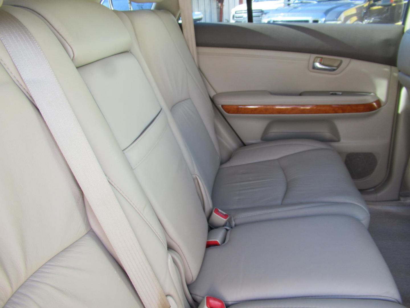 2009 Gold /Tan Lexus RX 350 FWD (2T2GK31U79C) with an 3.5L V6 DOHC 24V engine, 5-Speed Automatic Overdrive transmission, located at 1511 North Shepherd Dr., Houston, TX, 77008, (281) 657-1221, 29.798361, -95.412560 - 2009 LEXUS RX 350 VIN: 2T2GK31U79C066748 2 T 2 G K 3 1 U 7 9 C 0 6 6 7 4 8 4 DOOR WAGON/SPORT UTILITY 3.5L V6 F DOHC 24V GASOLINE FRONT WHEEL DRIVE - Photo#16