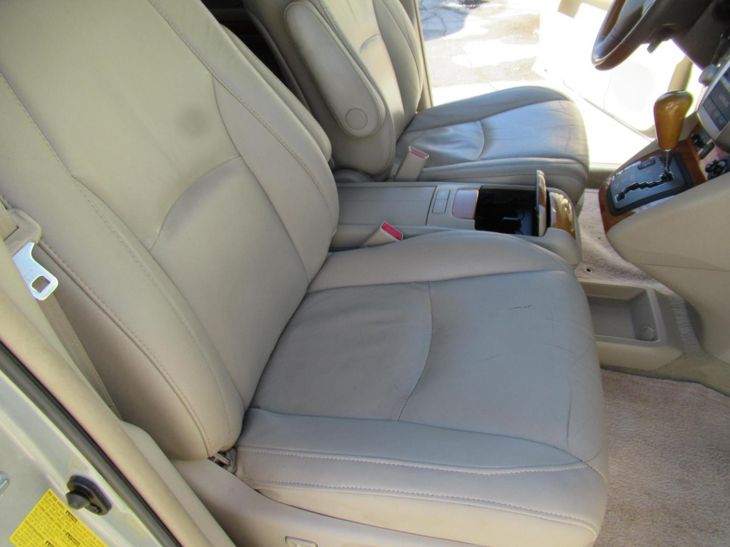 2009 Gold /Tan Lexus RX 350 FWD (2T2GK31U79C) with an 3.5L V6 DOHC 24V engine, 5-Speed Automatic Overdrive transmission, located at 1511 North Shepherd Dr., Houston, TX, 77008, (281) 657-1221, 29.798361, -95.412560 - 2009 LEXUS RX 350 VIN: 2T2GK31U79C066748 2 T 2 G K 3 1 U 7 9 C 0 6 6 7 4 8 4 DOOR WAGON/SPORT UTILITY 3.5L V6 F DOHC 24V GASOLINE FRONT WHEEL DRIVE - Photo#18