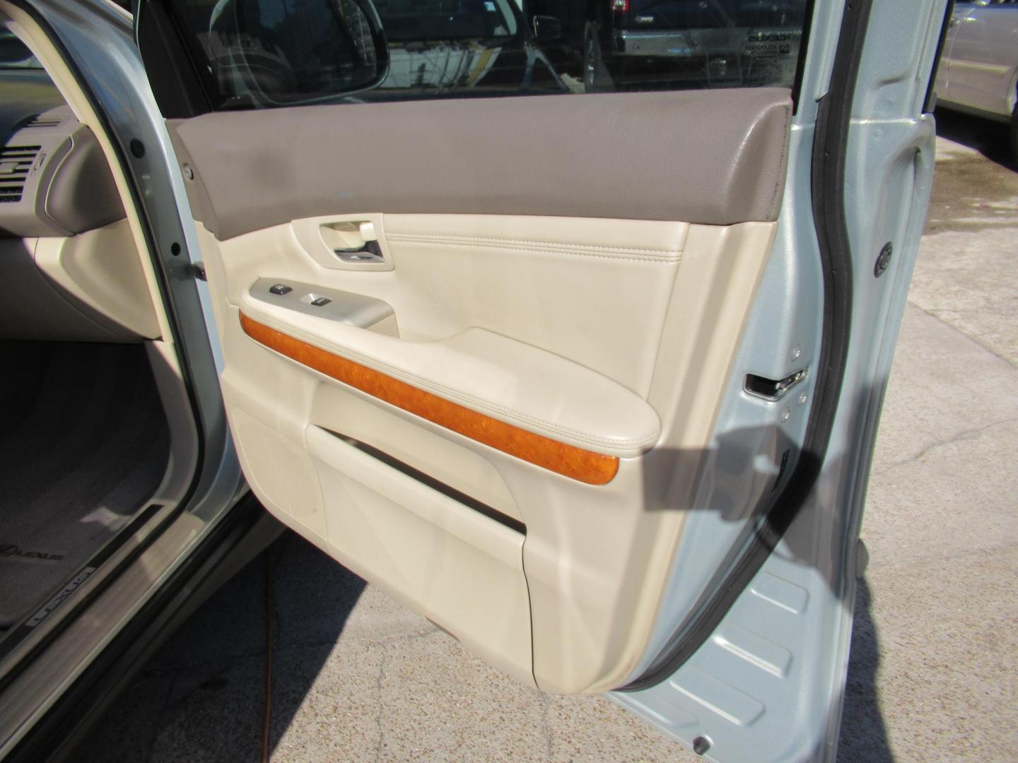 2009 Gold /Tan Lexus RX 350 FWD (2T2GK31U79C) with an 3.5L V6 DOHC 24V engine, 5-Speed Automatic Overdrive transmission, located at 1511 North Shepherd Dr., Houston, TX, 77008, (281) 657-1221, 29.798361, -95.412560 - 2009 LEXUS RX 350 VIN: 2T2GK31U79C066748 2 T 2 G K 3 1 U 7 9 C 0 6 6 7 4 8 4 DOOR WAGON/SPORT UTILITY 3.5L V6 F DOHC 24V GASOLINE FRONT WHEEL DRIVE - Photo#20