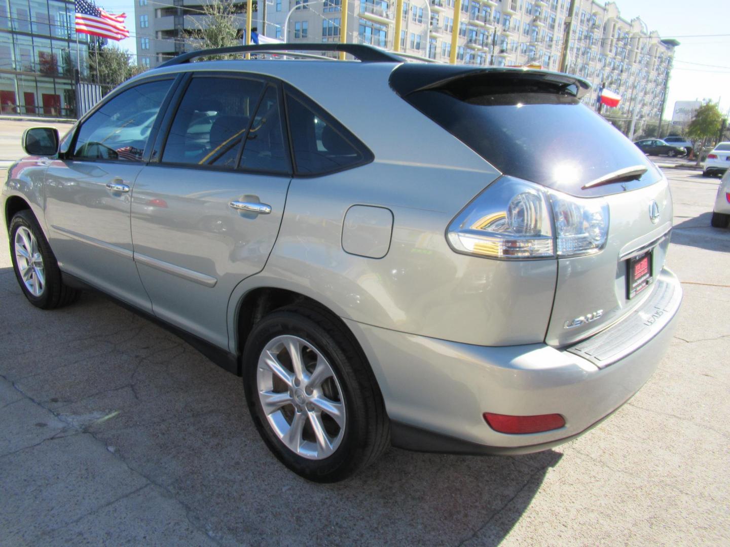 2009 Gold /Tan Lexus RX 350 FWD (2T2GK31U79C) with an 3.5L V6 DOHC 24V engine, 5-Speed Automatic Overdrive transmission, located at 1511 North Shepherd Dr., Houston, TX, 77008, (281) 657-1221, 29.798361, -95.412560 - 2009 LEXUS RX 350 VIN: 2T2GK31U79C066748 2 T 2 G K 3 1 U 7 9 C 0 6 6 7 4 8 4 DOOR WAGON/SPORT UTILITY 3.5L V6 F DOHC 24V GASOLINE FRONT WHEEL DRIVE - Photo#25