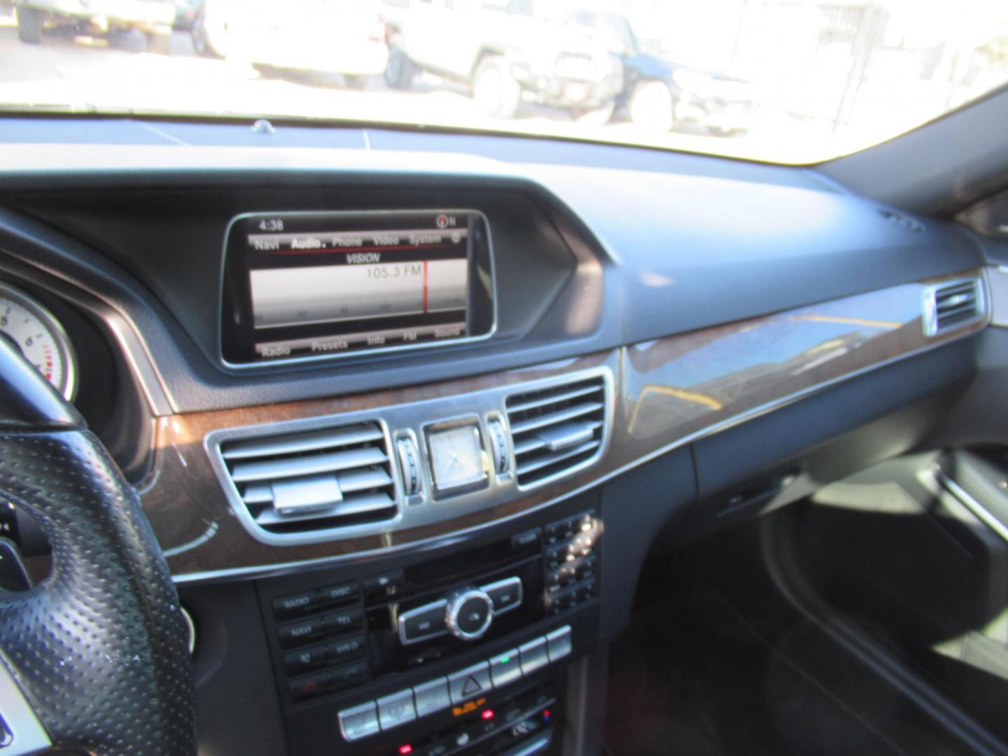 2014 Black /Black Mercedes-Benz E-Class E350 4MATIC Sedan (WDDHF8JB0EA) with an 3.5L V6 DOHC 24V engine, 7-Speed Automatic transmission, located at 1511 North Shepherd Dr., Houston, TX, 77008, (281) 657-1221, 29.798361, -95.412560 - 2014 MERCEDES-BENZ E-CLASS E 350 SPORT 4MATIC VIN: WDDHF8JB0EA815984 W D D H F 8 J B 0 E A 8 1 5 9 8 4 SEDAN 4 DR 3.5L V6 F DOHC 24V GASOLINE ALL WHEEL DRIVE - Photo#4