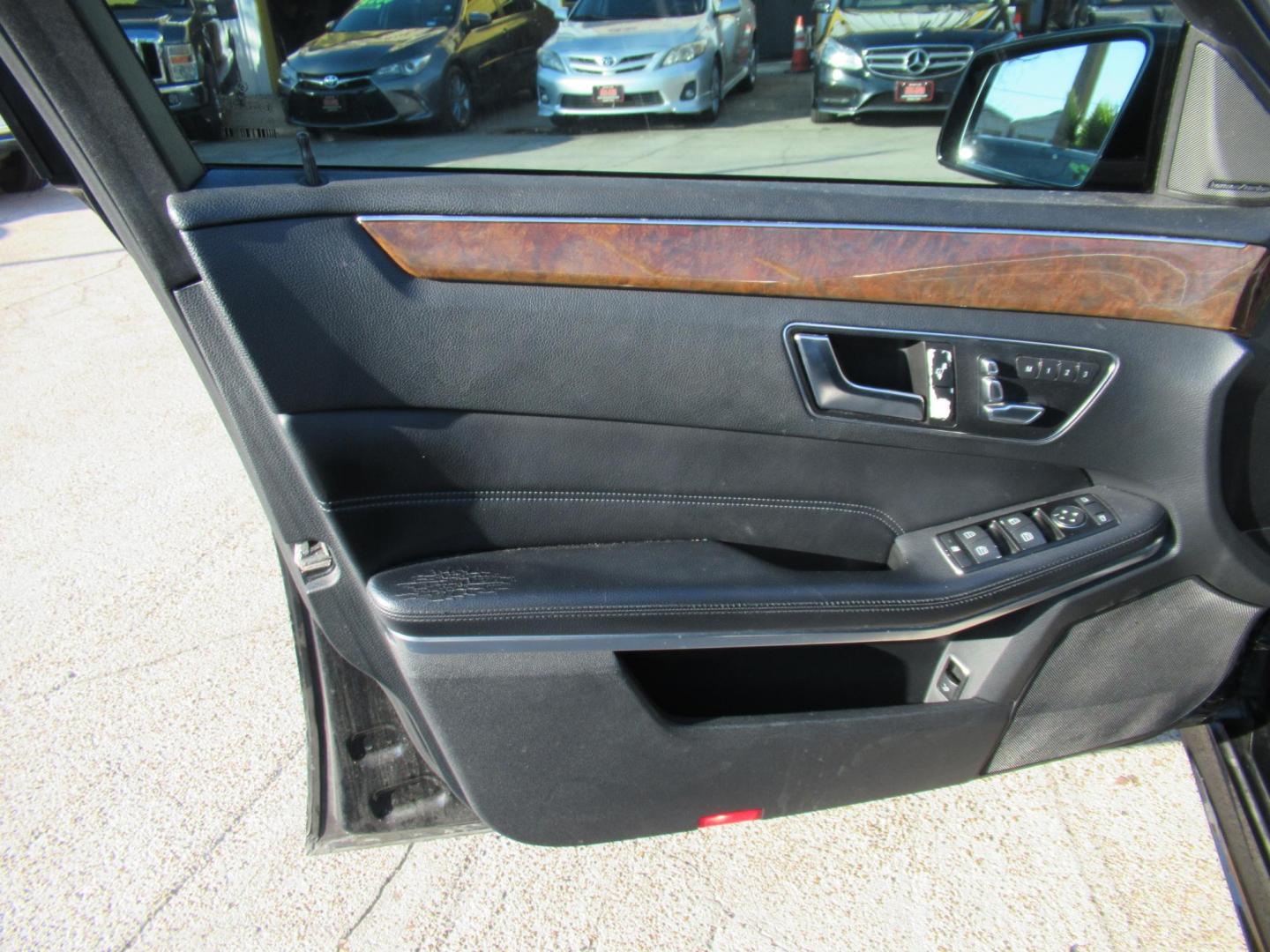 2014 Black /Black Mercedes-Benz E-Class E350 4MATIC Sedan (WDDHF8JB0EA) with an 3.5L V6 DOHC 24V engine, 7-Speed Automatic transmission, located at 1511 North Shepherd Dr., Houston, TX, 77008, (281) 657-1221, 29.798361, -95.412560 - 2014 MERCEDES-BENZ E-CLASS E 350 SPORT 4MATIC VIN: WDDHF8JB0EA815984 W D D H F 8 J B 0 E A 8 1 5 9 8 4 SEDAN 4 DR 3.5L V6 F DOHC 24V GASOLINE ALL WHEEL DRIVE- Photo#5