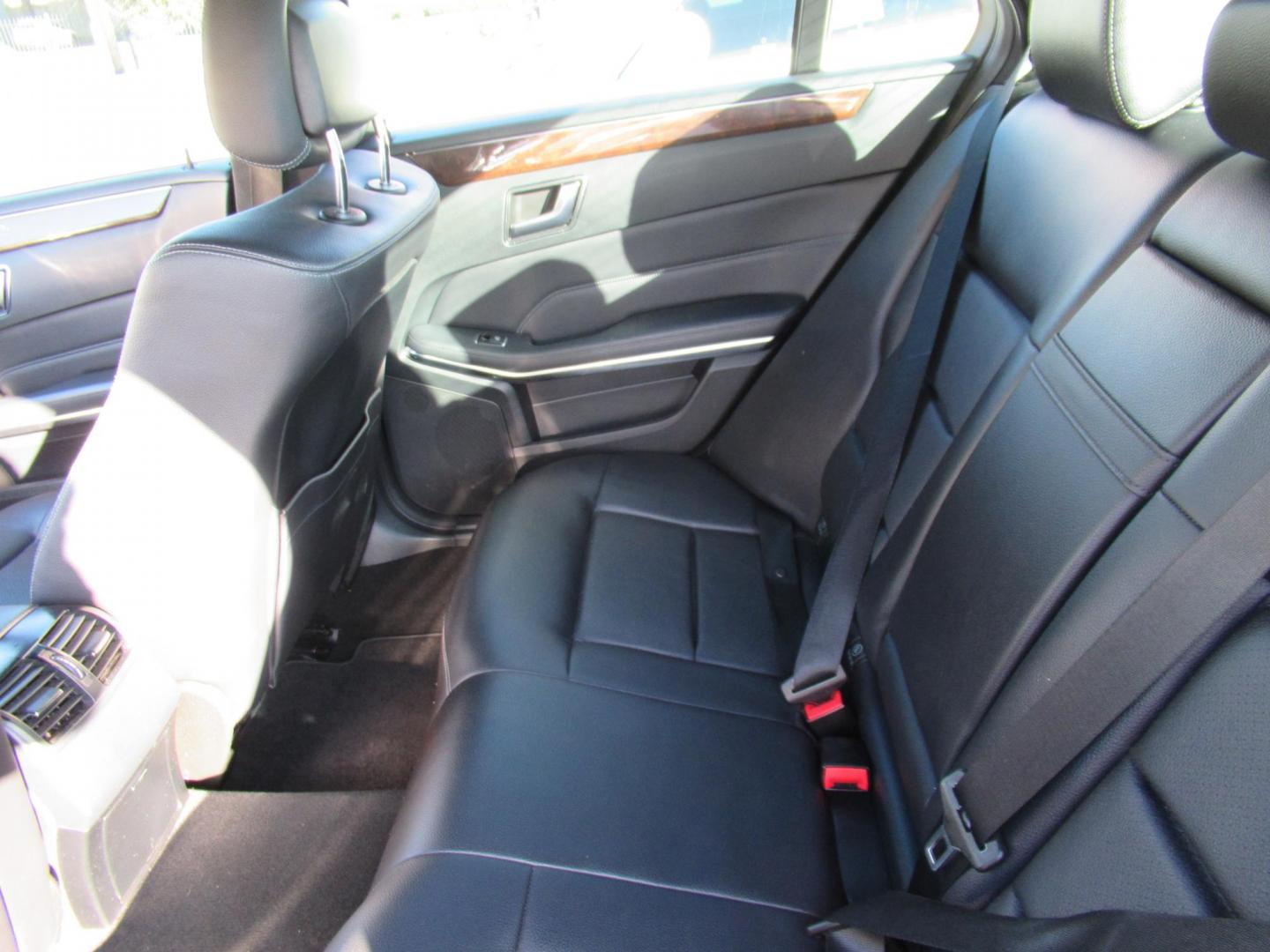 2014 Black /Black Mercedes-Benz E-Class E350 4MATIC Sedan (WDDHF8JB0EA) with an 3.5L V6 DOHC 24V engine, 7-Speed Automatic transmission, located at 1511 North Shepherd Dr., Houston, TX, 77008, (281) 657-1221, 29.798361, -95.412560 - 2014 MERCEDES-BENZ E-CLASS E 350 SPORT 4MATIC VIN: WDDHF8JB0EA815984 W D D H F 8 J B 0 E A 8 1 5 9 8 4 SEDAN 4 DR 3.5L V6 F DOHC 24V GASOLINE ALL WHEEL DRIVE - Photo#7