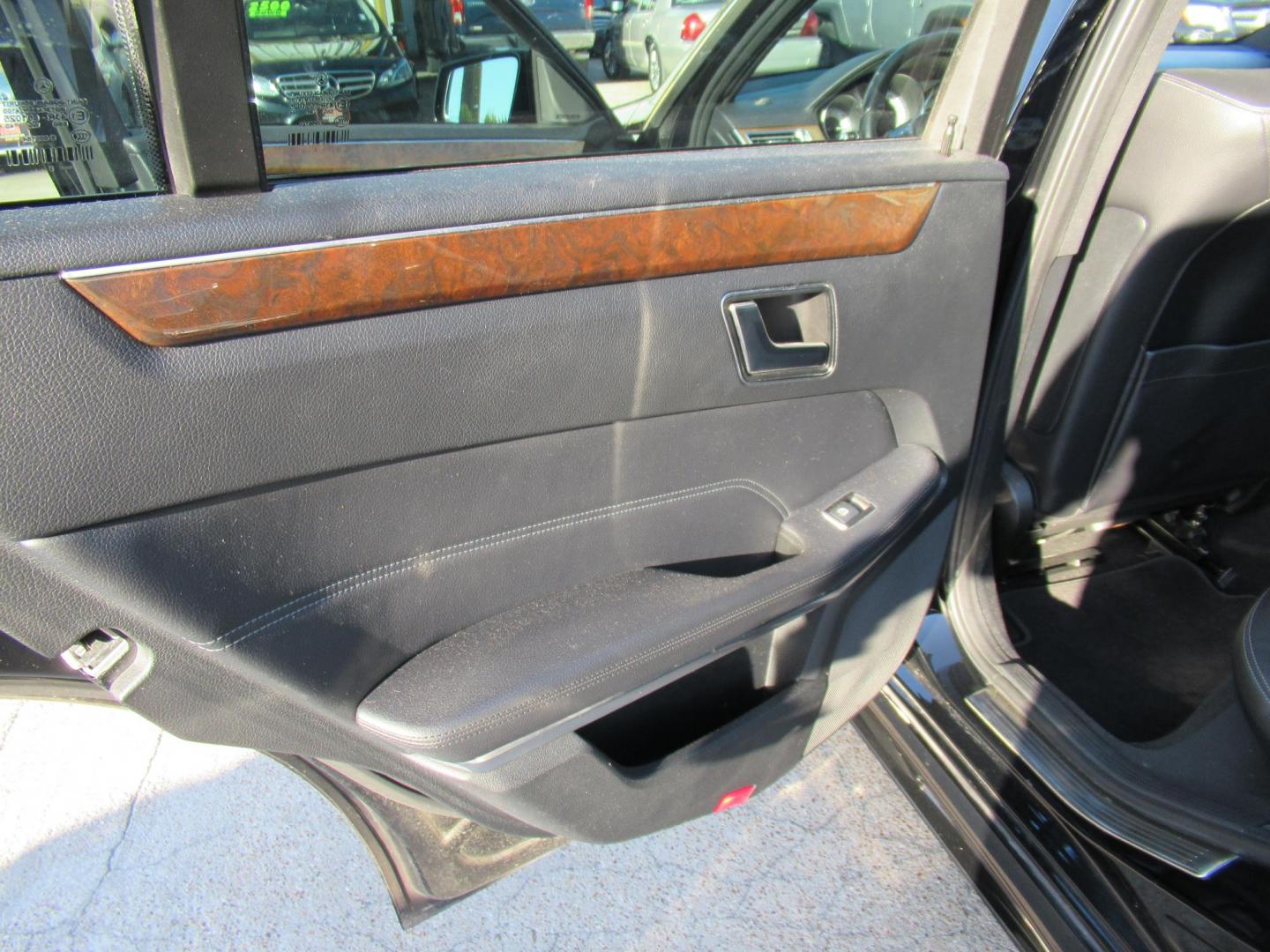 2014 Black /Black Mercedes-Benz E-Class E350 4MATIC Sedan (WDDHF8JB0EA) with an 3.5L V6 DOHC 24V engine, 7-Speed Automatic transmission, located at 1511 North Shepherd Dr., Houston, TX, 77008, (281) 657-1221, 29.798361, -95.412560 - 2014 MERCEDES-BENZ E-CLASS E 350 SPORT 4MATIC VIN: WDDHF8JB0EA815984 W D D H F 8 J B 0 E A 8 1 5 9 8 4 SEDAN 4 DR 3.5L V6 F DOHC 24V GASOLINE ALL WHEEL DRIVE- Photo#8