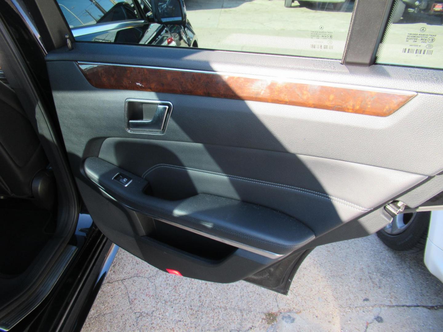2014 Black /Black Mercedes-Benz E-Class E350 4MATIC Sedan (WDDHF8JB0EA) with an 3.5L V6 DOHC 24V engine, 7-Speed Automatic transmission, located at 1511 North Shepherd Dr., Houston, TX, 77008, (281) 657-1221, 29.798361, -95.412560 - 2014 MERCEDES-BENZ E-CLASS E 350 SPORT 4MATIC VIN: WDDHF8JB0EA815984 W D D H F 8 J B 0 E A 8 1 5 9 8 4 SEDAN 4 DR 3.5L V6 F DOHC 24V GASOLINE ALL WHEEL DRIVE- Photo#10