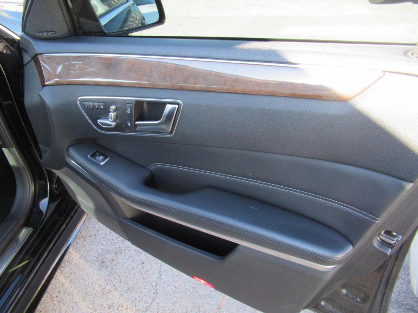 2014 Black /Black Mercedes-Benz E-Class E350 4MATIC Sedan (WDDHF8JB0EA) with an 3.5L V6 DOHC 24V engine, 7-Speed Automatic transmission, located at 1511 North Shepherd Dr., Houston, TX, 77008, (281) 657-1221, 29.798361, -95.412560 - 2014 MERCEDES-BENZ E-CLASS E 350 SPORT 4MATIC VIN: WDDHF8JB0EA815984 W D D H F 8 J B 0 E A 8 1 5 9 8 4 SEDAN 4 DR 3.5L V6 F DOHC 24V GASOLINE ALL WHEEL DRIVE - Photo#11