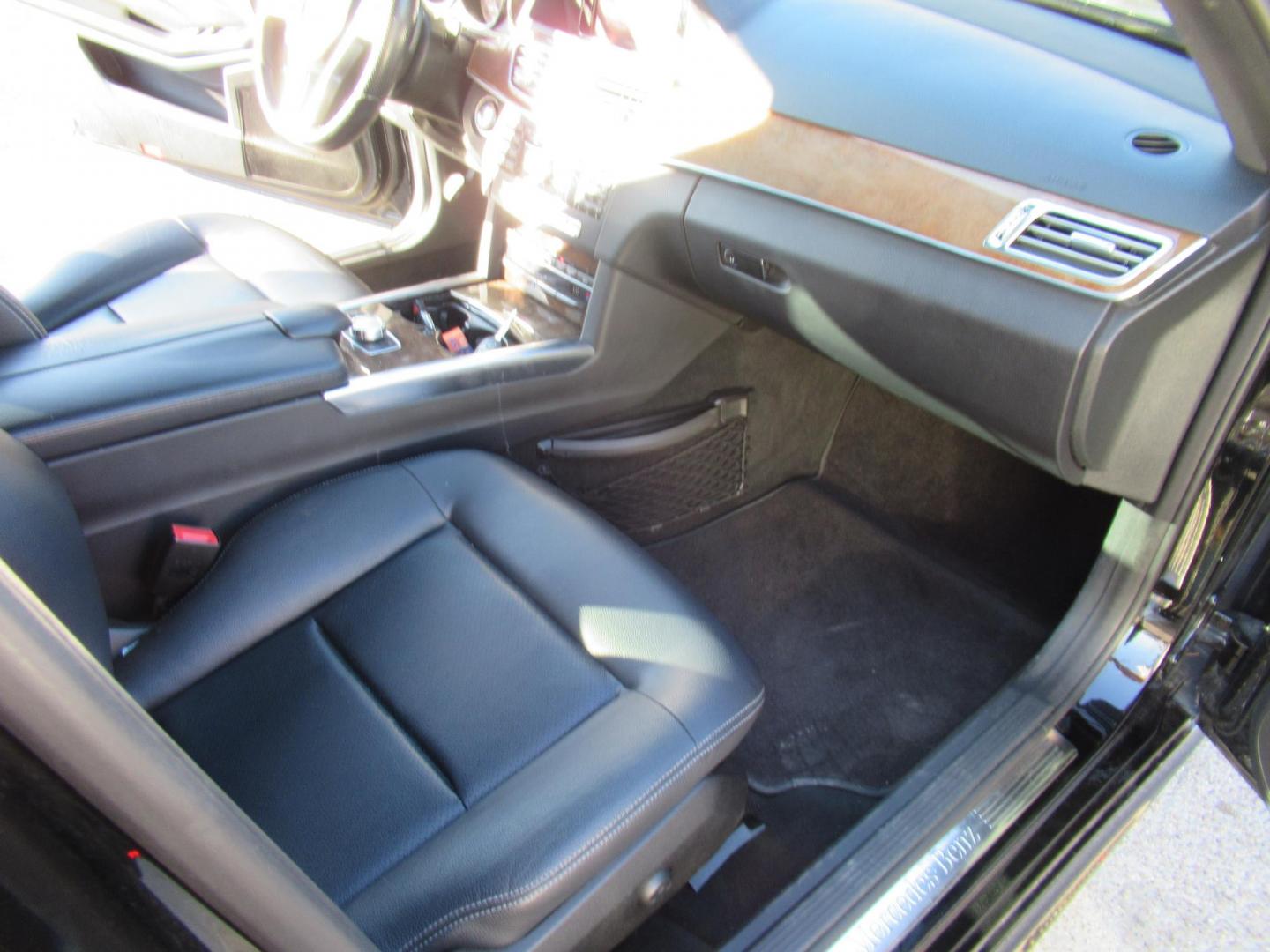 2014 Black /Black Mercedes-Benz E-Class E350 4MATIC Sedan (WDDHF8JB0EA) with an 3.5L V6 DOHC 24V engine, 7-Speed Automatic transmission, located at 1511 North Shepherd Dr., Houston, TX, 77008, (281) 657-1221, 29.798361, -95.412560 - 2014 MERCEDES-BENZ E-CLASS E 350 SPORT 4MATIC VIN: WDDHF8JB0EA815984 W D D H F 8 J B 0 E A 8 1 5 9 8 4 SEDAN 4 DR 3.5L V6 F DOHC 24V GASOLINE ALL WHEEL DRIVE- Photo#12