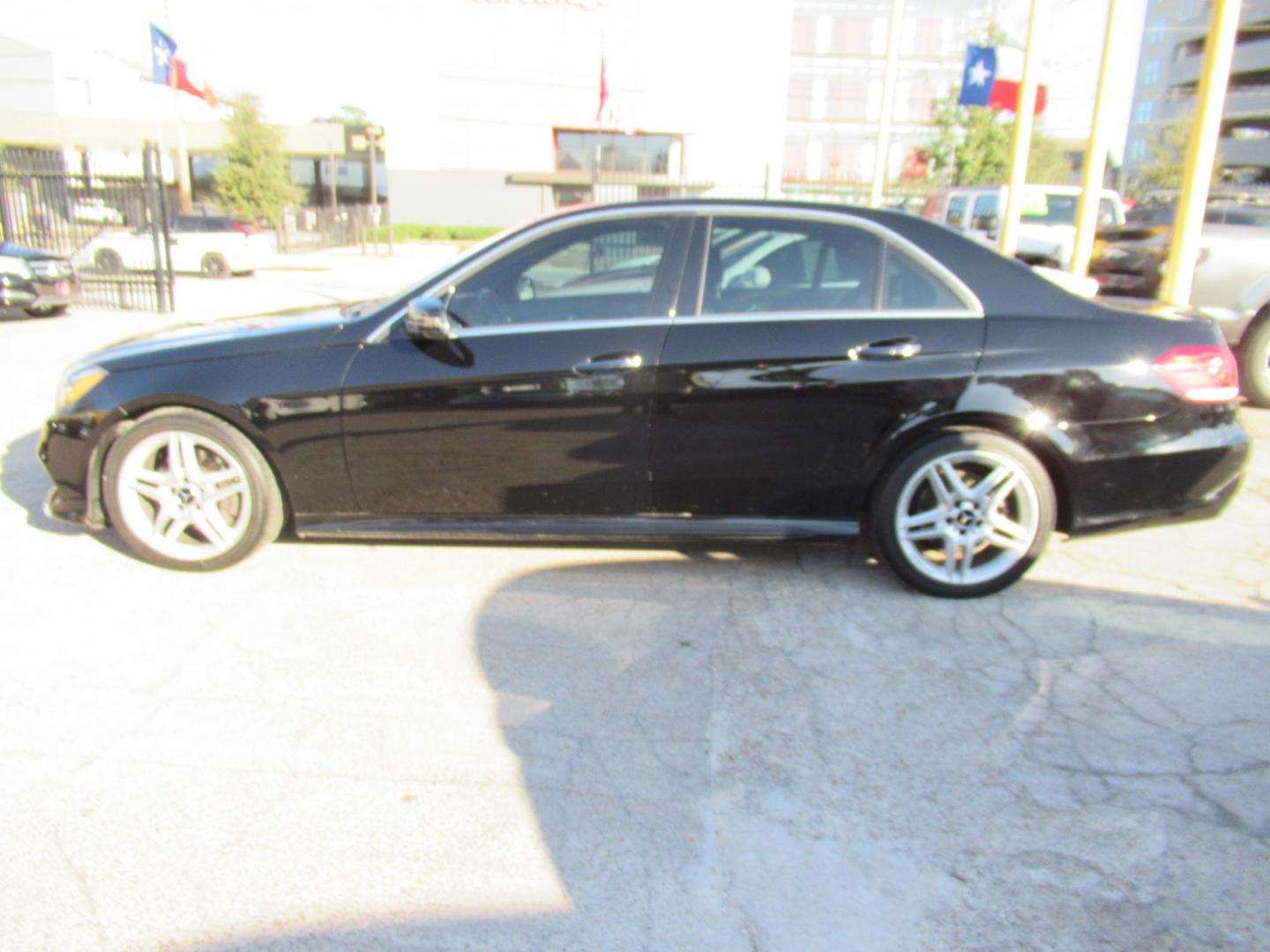 2014 Black /Black Mercedes-Benz E-Class E350 4MATIC Sedan (WDDHF8JB0EA) with an 3.5L V6 DOHC 24V engine, 7-Speed Automatic transmission, located at 1511 North Shepherd Dr., Houston, TX, 77008, (281) 657-1221, 29.798361, -95.412560 - 2014 MERCEDES-BENZ E-CLASS E 350 SPORT 4MATIC VIN: WDDHF8JB0EA815984 W D D H F 8 J B 0 E A 8 1 5 9 8 4 SEDAN 4 DR 3.5L V6 F DOHC 24V GASOLINE ALL WHEEL DRIVE - Photo#15