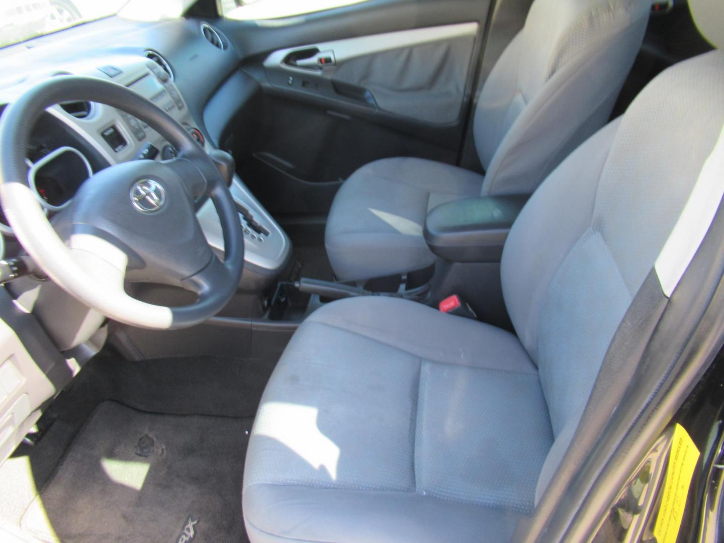 2009 Toyota Matrix Base AT (2T1KU40E99C) with an 1.8L L4 DOHC 16V engine, Automatic Overdrive transmission, located at 1511 North Shepherd Dr., Houston, TX, 77008, (281) 657-1221, 29.798361, -95.412560- Photo#4