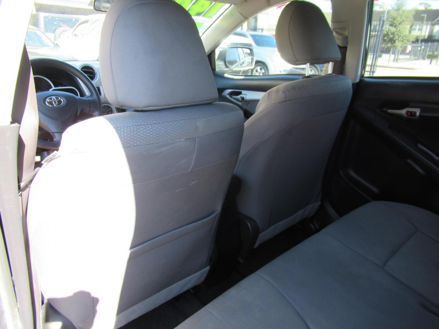 2009 Toyota Matrix Base AT (2T1KU40E99C) with an 1.8L L4 DOHC 16V engine, Automatic Overdrive transmission, located at 1511 North Shepherd Dr., Houston, TX, 77008, (281) 657-1221, 29.798361, -95.412560- Photo#7