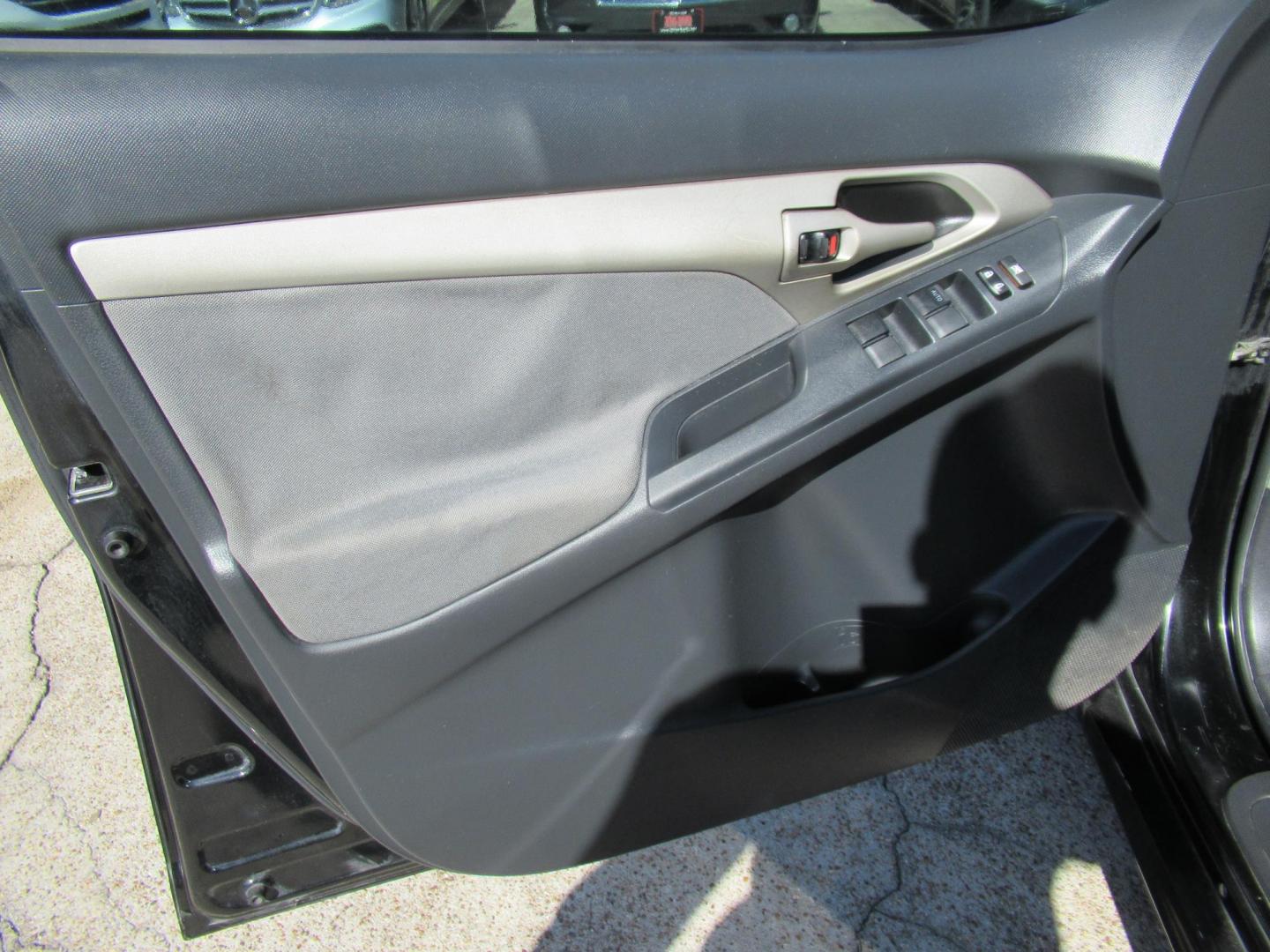 2009 Toyota Matrix Base AT (2T1KU40E99C) with an 1.8L L4 DOHC 16V engine, Automatic Overdrive transmission, located at 1511 North Shepherd Dr., Houston, TX, 77008, (281) 657-1221, 29.798361, -95.412560- Photo#9