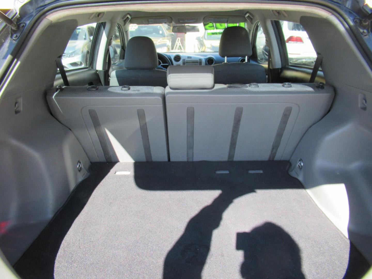 2009 Toyota Matrix Base AT (2T1KU40E99C) with an 1.8L L4 DOHC 16V engine, Automatic Overdrive transmission, located at 1511 North Shepherd Dr., Houston, TX, 77008, (281) 657-1221, 29.798361, -95.412560- Photo#10