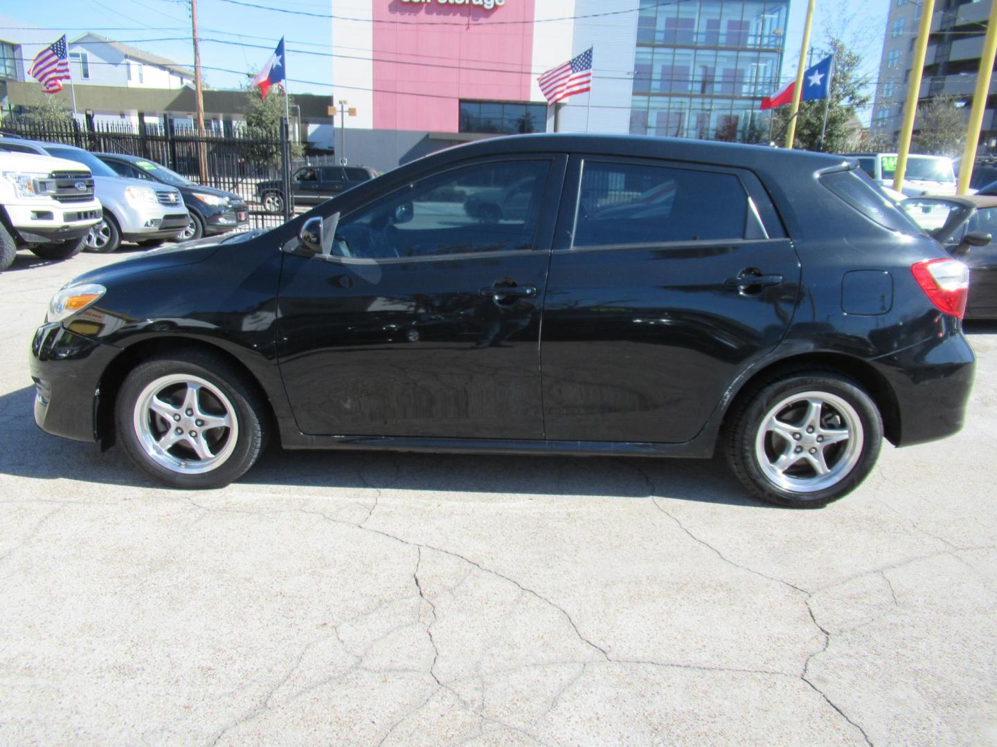 2009 Toyota Matrix Base AT (2T1KU40E99C) with an 1.8L L4 DOHC 16V engine, Automatic Overdrive transmission, located at 1511 North Shepherd Dr., Houston, TX, 77008, (281) 657-1221, 29.798361, -95.412560- Photo#13