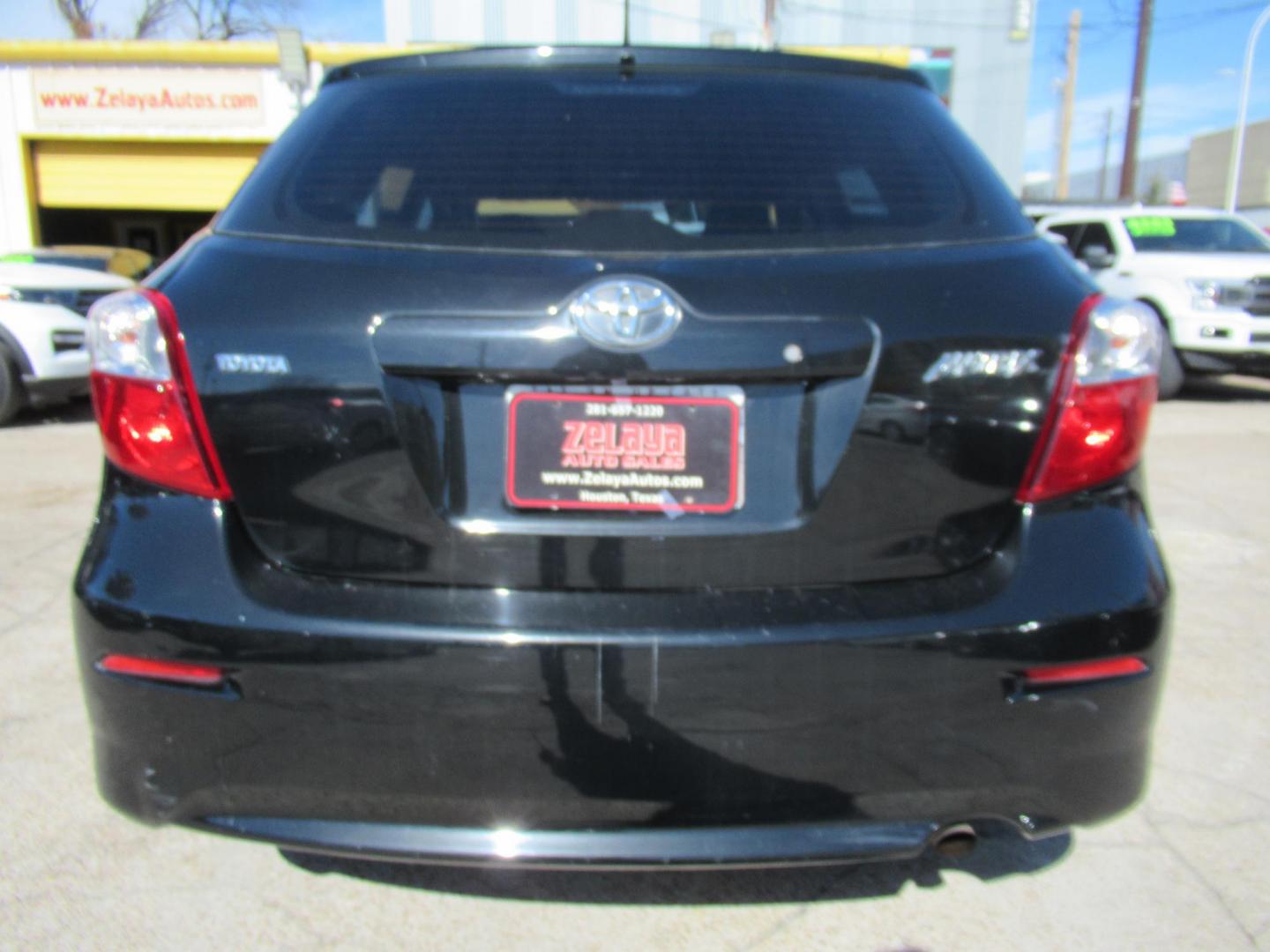 2009 Toyota Matrix Base AT (2T1KU40E99C) with an 1.8L L4 DOHC 16V engine, Automatic Overdrive transmission, located at 1511 North Shepherd Dr., Houston, TX, 77008, (281) 657-1221, 29.798361, -95.412560- Photo#18