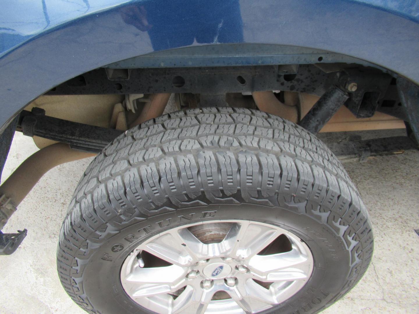 2016 Blue /Gray Ford F-150 Lariat SuperCab 6.5-ft. 4WD (1FTFX1EG8GK) with an 3.5L V6 DOHC 24V engine, 6A transmission, located at 1511 North Shepherd Dr., Houston, TX, 77008, (281) 657-1221, 29.798361, -95.412560 - 2016 FORD F-150 XLT VIN: 1FTFX1EG8GKE23392 1 F T F X 1 E G 8 G K E 2 3 3 9 2 4 DOOR EXTENDED CAB PICKUP 3.5L V6 F DOHC 24V GASOLINE REAR WHEEL DRIVE W/ 4X4 - Photo#4