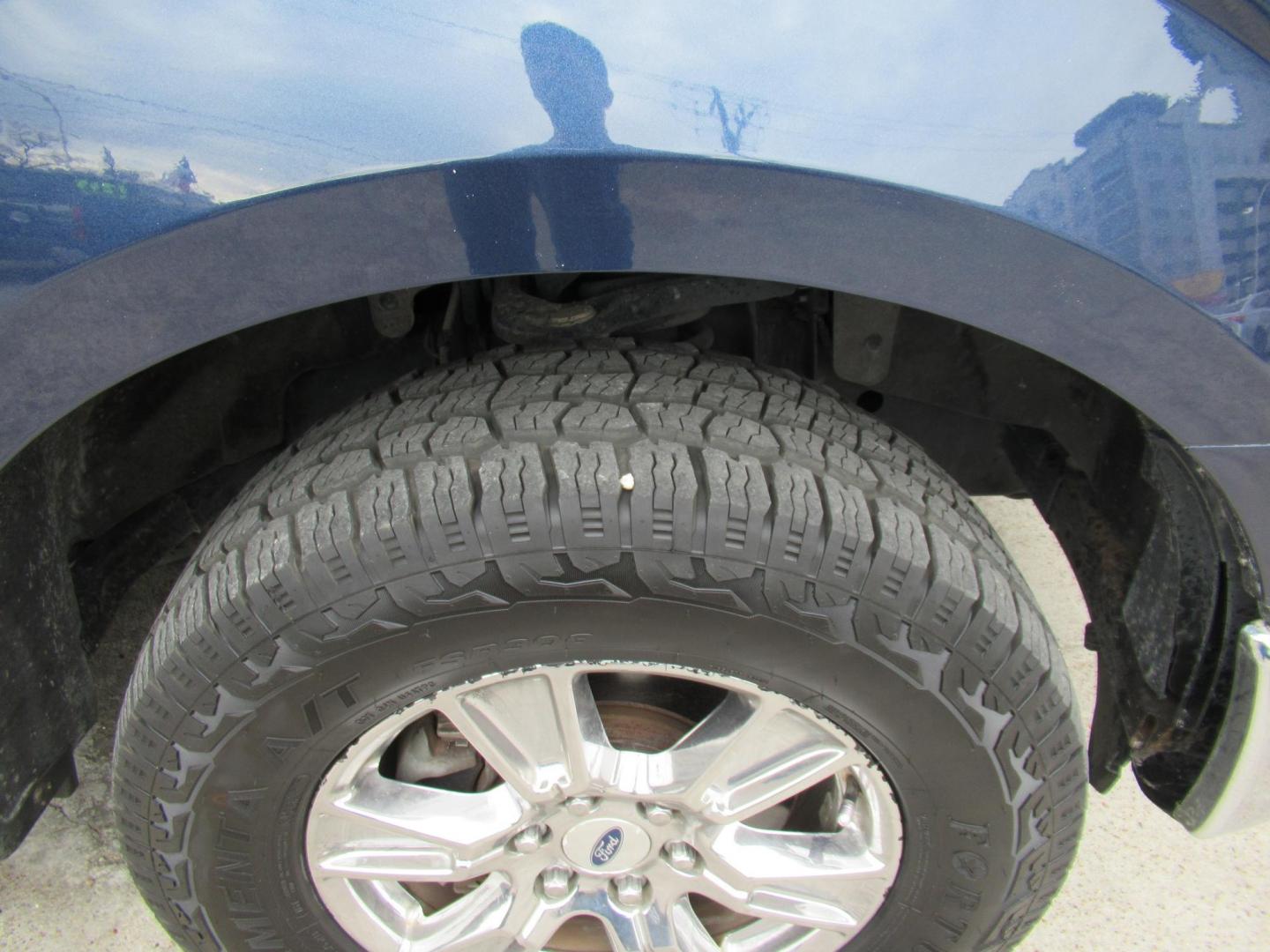 2016 Blue /Gray Ford F-150 Lariat SuperCab 6.5-ft. 4WD (1FTFX1EG8GK) with an 3.5L V6 DOHC 24V engine, 6A transmission, located at 1511 North Shepherd Dr., Houston, TX, 77008, (281) 657-1221, 29.798361, -95.412560 - 2016 FORD F-150 XLT VIN: 1FTFX1EG8GKE23392 1 F T F X 1 E G 8 G K E 2 3 3 9 2 4 DOOR EXTENDED CAB PICKUP 3.5L V6 F DOHC 24V GASOLINE REAR WHEEL DRIVE W/ 4X4 - Photo#6