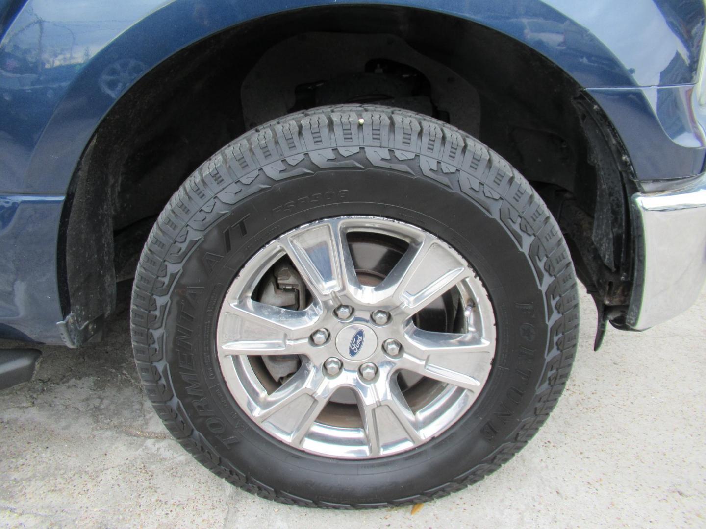 2016 Blue /Gray Ford F-150 Lariat SuperCab 6.5-ft. 4WD (1FTFX1EG8GK) with an 3.5L V6 DOHC 24V engine, 6A transmission, located at 1511 North Shepherd Dr., Houston, TX, 77008, (281) 657-1221, 29.798361, -95.412560 - 2016 FORD F-150 XLT VIN: 1FTFX1EG8GKE23392 1 F T F X 1 E G 8 G K E 2 3 3 9 2 4 DOOR EXTENDED CAB PICKUP 3.5L V6 F DOHC 24V GASOLINE REAR WHEEL DRIVE W/ 4X4 - Photo#5