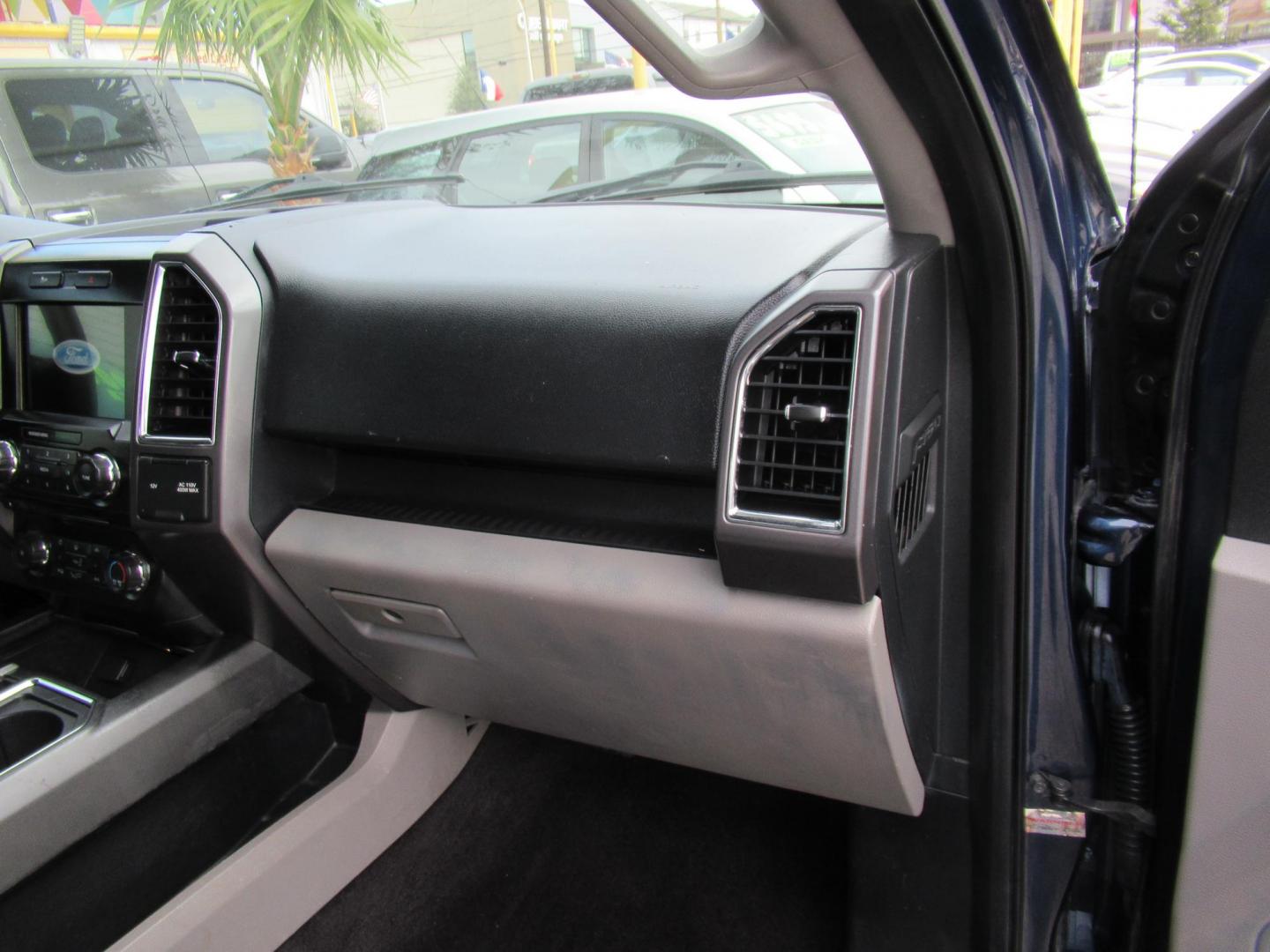 2016 Blue /Gray Ford F-150 Lariat SuperCab 6.5-ft. 4WD (1FTFX1EG8GK) with an 3.5L V6 DOHC 24V engine, 6A transmission, located at 1511 North Shepherd Dr., Houston, TX, 77008, (281) 657-1221, 29.798361, -95.412560 - 2016 FORD F-150 XLT VIN: 1FTFX1EG8GKE23392 1 F T F X 1 E G 8 G K E 2 3 3 9 2 4 DOOR EXTENDED CAB PICKUP 3.5L V6 F DOHC 24V GASOLINE REAR WHEEL DRIVE W/ 4X4 - Photo#8