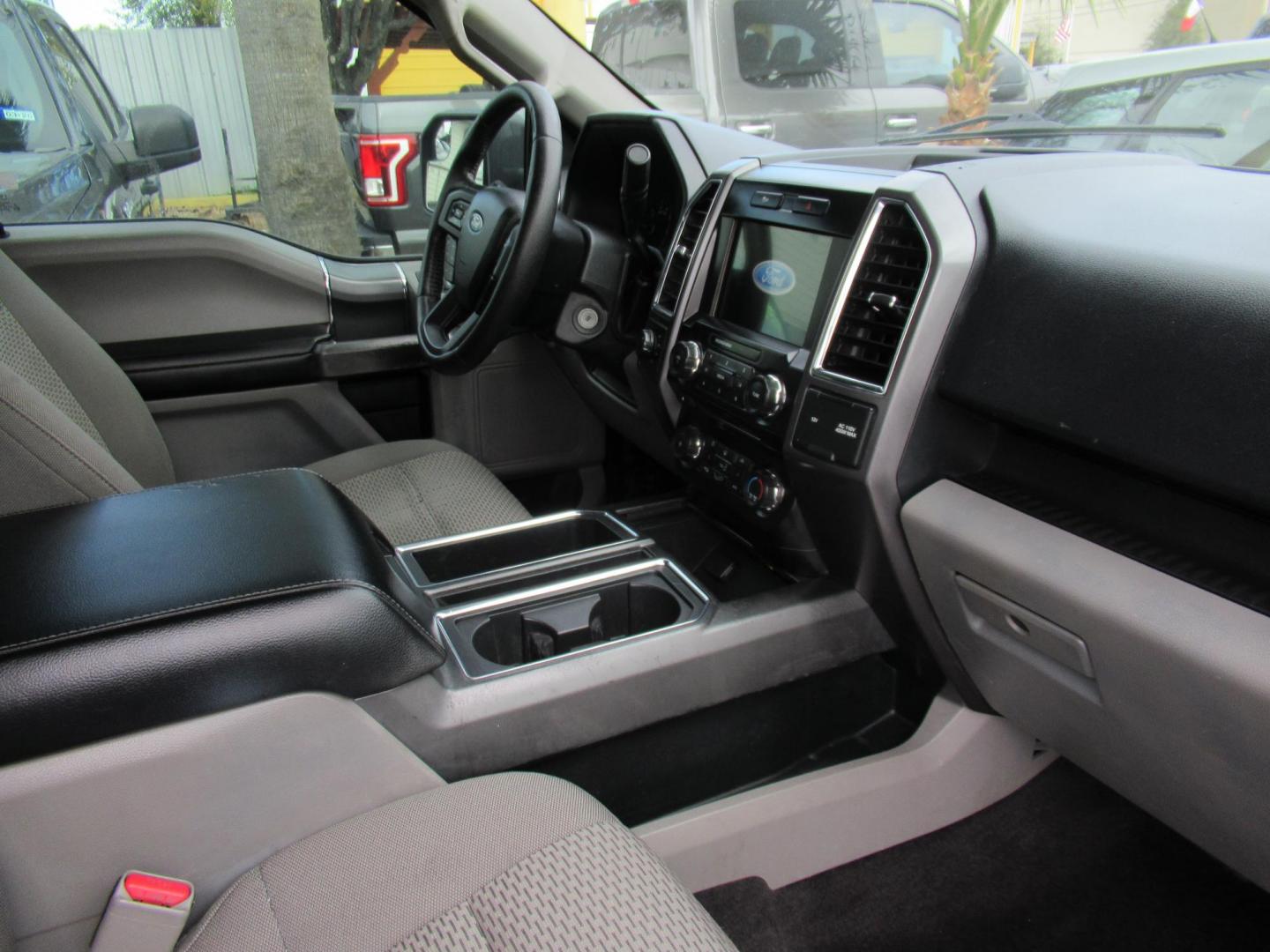 2016 Blue /Gray Ford F-150 Lariat SuperCab 6.5-ft. 4WD (1FTFX1EG8GK) with an 3.5L V6 DOHC 24V engine, 6A transmission, located at 1511 North Shepherd Dr., Houston, TX, 77008, (281) 657-1221, 29.798361, -95.412560 - 2016 FORD F-150 XLT VIN: 1FTFX1EG8GKE23392 1 F T F X 1 E G 8 G K E 2 3 3 9 2 4 DOOR EXTENDED CAB PICKUP 3.5L V6 F DOHC 24V GASOLINE REAR WHEEL DRIVE W/ 4X4 - Photo#9