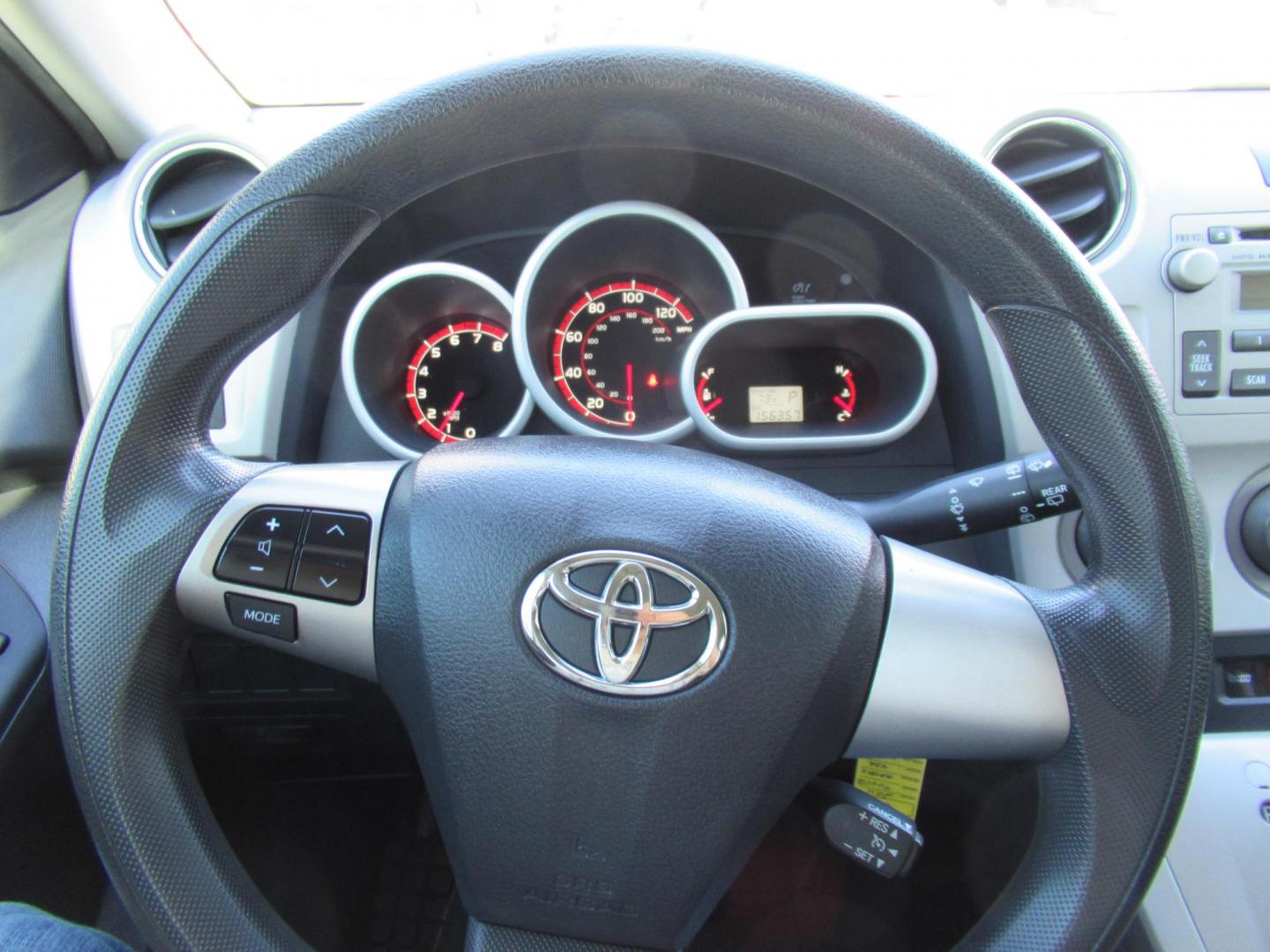 2011 White /Black Toyota Matrix Base MT (2T1KU4EE6BC) with an 1.8L L4 DOHC 16V engine, Automatic transmission, located at 1511 North Shepherd Dr., Houston, TX, 77008, (281) 657-1221, 29.798361, -95.412560 - 2011 TOYOTA MATRIX VIN: 2T1KU4EE6BC725538 2 T 1 K U 4 E E 6 B C 7 2 5 5 3 8 HATCHBACK 4 DR 1.8L I4 F DOHC 16V GASOLINE FRONT WHEEL DRIVE - Photo#1