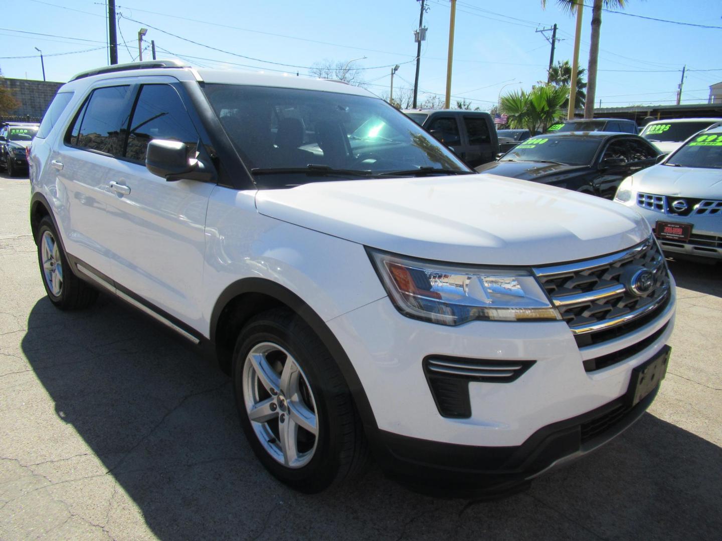 2018 White /Black Ford Explorer XLT FWD (1FM5K7D8XJG) with an 3.5L V6 DOHC 24V engine, 6A transmission, located at 1511 North Shepherd Dr., Houston, TX, 77008, (281) 657-1221, 29.798361, -95.412560 - 2018 FORD EXPLORER XLT VIN: 1FM5K7D8XJGB64692 1 F M 5 K 7 D 8 X J G B 6 4 6 9 2 4 DOOR WAGON/SPORT UTILITY 3.5L V6 F DOHC 24V GASOLINE FRONT WHEEL DRIVE - Photo#25