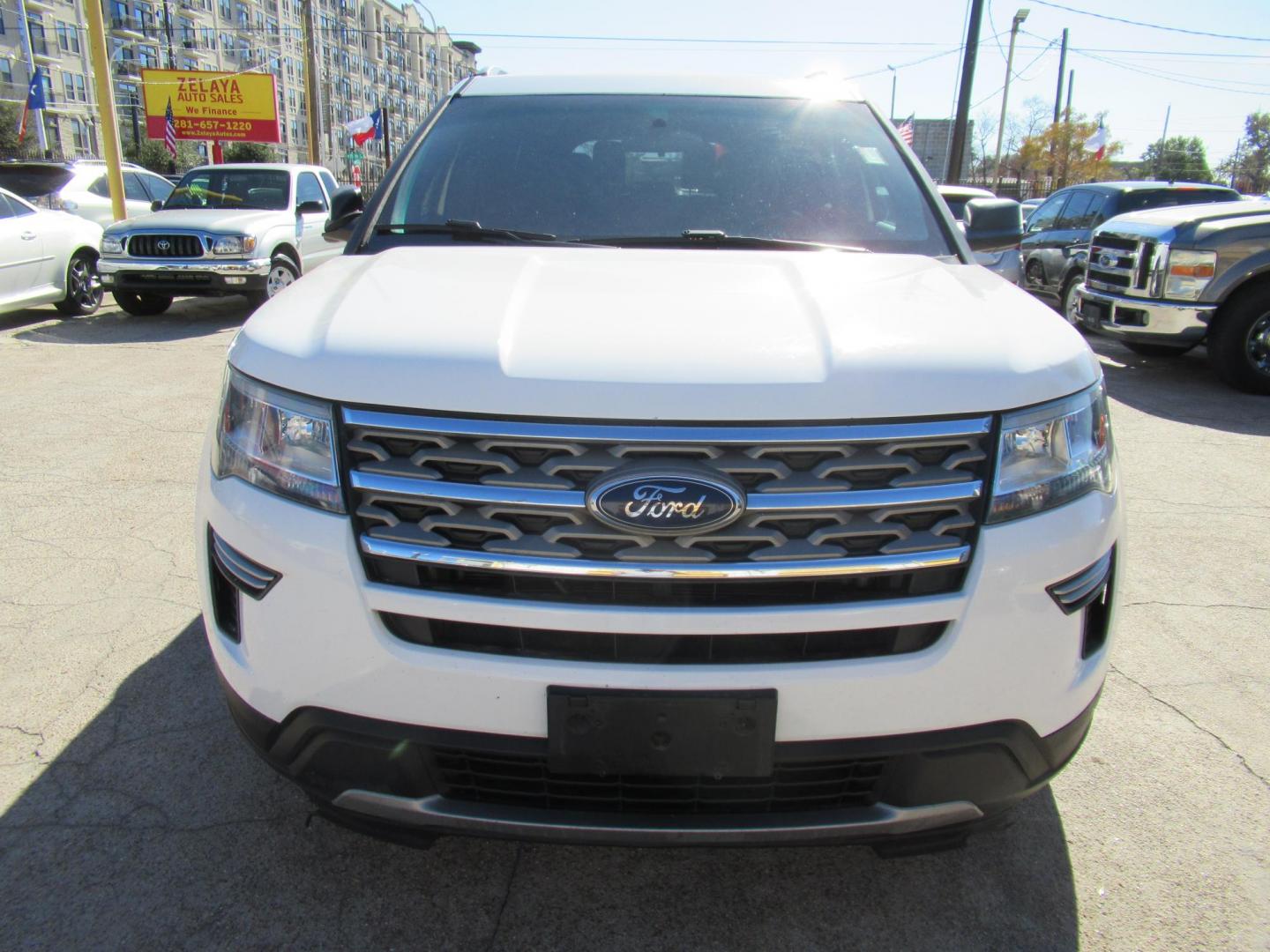 2018 White /Black Ford Explorer XLT FWD (1FM5K7D8XJG) with an 3.5L V6 DOHC 24V engine, 6A transmission, located at 1511 North Shepherd Dr., Houston, TX, 77008, (281) 657-1221, 29.798361, -95.412560 - 2018 FORD EXPLORER XLT VIN: 1FM5K7D8XJGB64692 1 F M 5 K 7 D 8 X J G B 6 4 6 9 2 4 DOOR WAGON/SPORT UTILITY 3.5L V6 F DOHC 24V GASOLINE FRONT WHEEL DRIVE - Photo#26