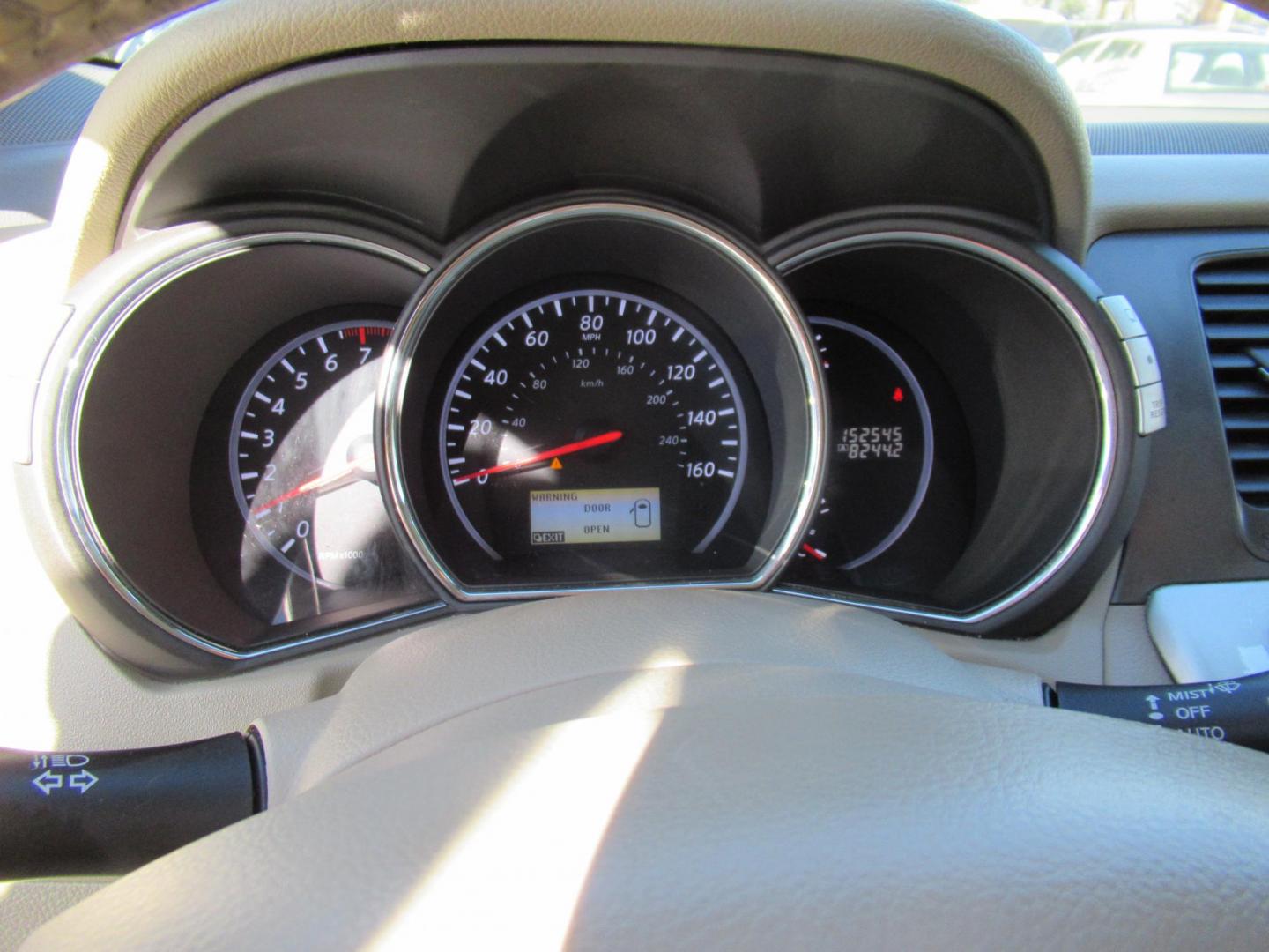 2012 White /Tan Nissan Murano SV (JN8AZ1MU6CW) with an 3.5L V6 DOHC 24V engine, Continuously Variable Transmission transmission, located at 1511 North Shepherd Dr., Houston, TX, 77008, (281) 657-1221, 29.798361, -95.412560 - 2012 NISSAN MURANO LE VIN: JN8AZ1MU6CW110392 J N 8 A Z 1 M U 6 C W 1 1 0 3 9 2 4 DOOR WAGON/SPORT UTILITY 3.5L V6 F DOHC 24V GASOLINE FRONT WHEEL DRIVE - Photo#3