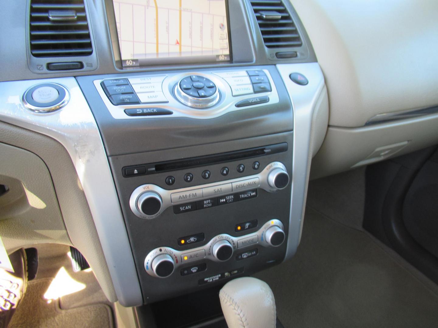 2012 White /Tan Nissan Murano SV (JN8AZ1MU6CW) with an 3.5L V6 DOHC 24V engine, Continuously Variable Transmission transmission, located at 1511 North Shepherd Dr., Houston, TX, 77008, (281) 657-1221, 29.798361, -95.412560 - 2012 NISSAN MURANO LE VIN: JN8AZ1MU6CW110392 J N 8 A Z 1 M U 6 C W 1 1 0 3 9 2 4 DOOR WAGON/SPORT UTILITY 3.5L V6 F DOHC 24V GASOLINE FRONT WHEEL DRIVE - Photo#2