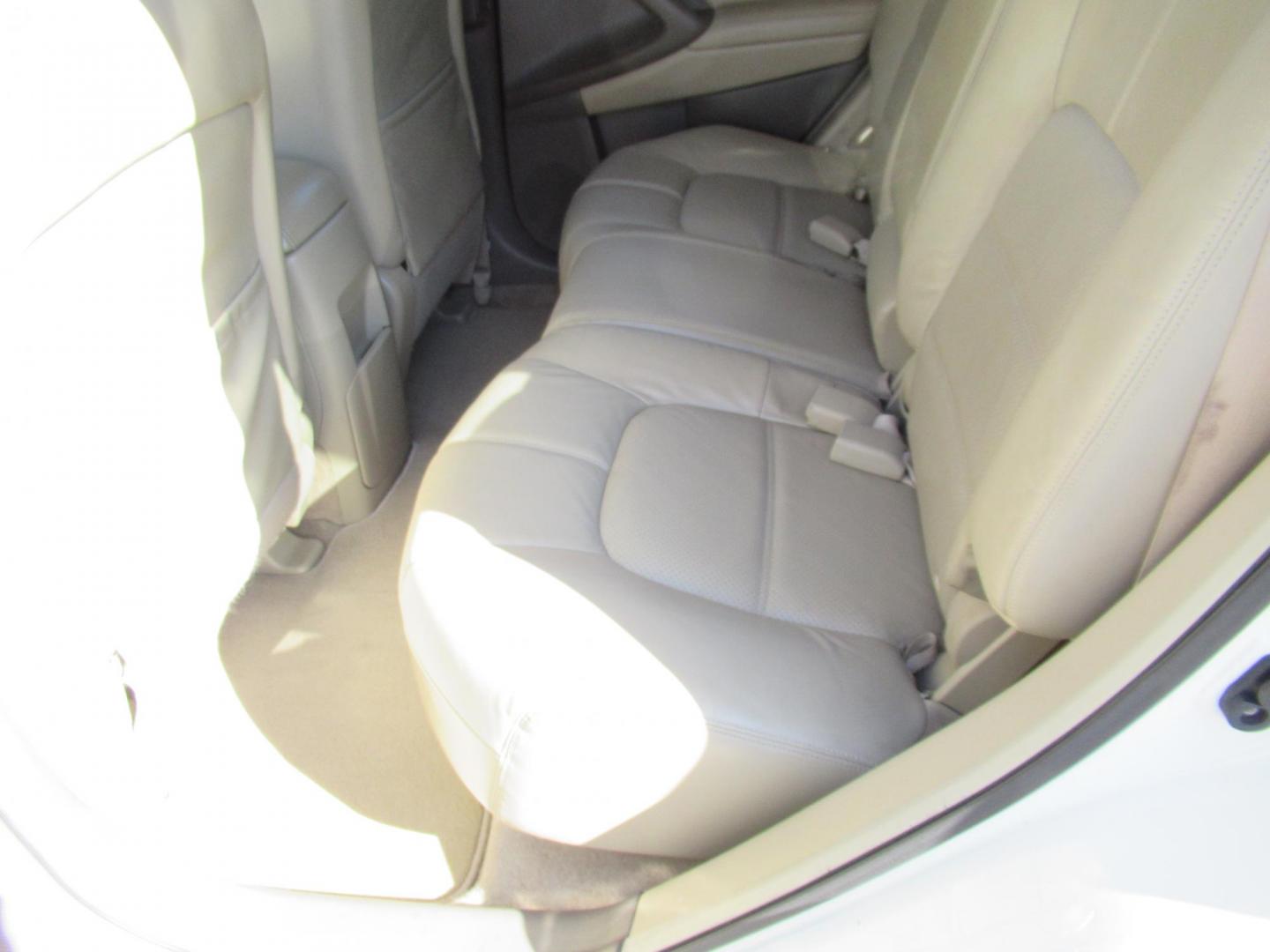 2012 White /Tan Nissan Murano SV (JN8AZ1MU6CW) with an 3.5L V6 DOHC 24V engine, Continuously Variable Transmission transmission, located at 1511 North Shepherd Dr., Houston, TX, 77008, (281) 657-1221, 29.798361, -95.412560 - 2012 NISSAN MURANO LE VIN: JN8AZ1MU6CW110392 J N 8 A Z 1 M U 6 C W 1 1 0 3 9 2 4 DOOR WAGON/SPORT UTILITY 3.5L V6 F DOHC 24V GASOLINE FRONT WHEEL DRIVE - Photo#7